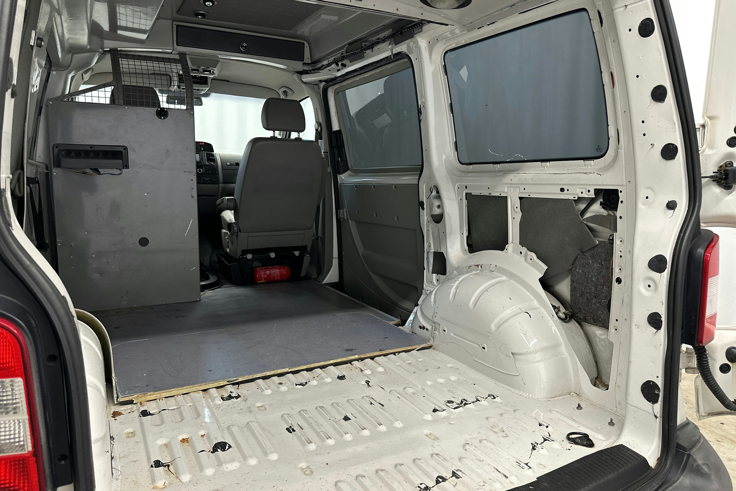 valkoinen Volkswagen Transporter 2010 kuva 12.
