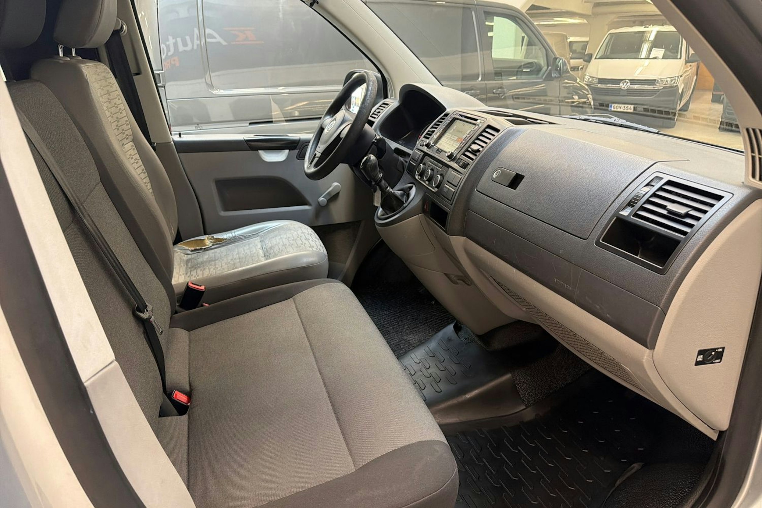 harmaa Volkswagen Transporter 2010 kuva 8.