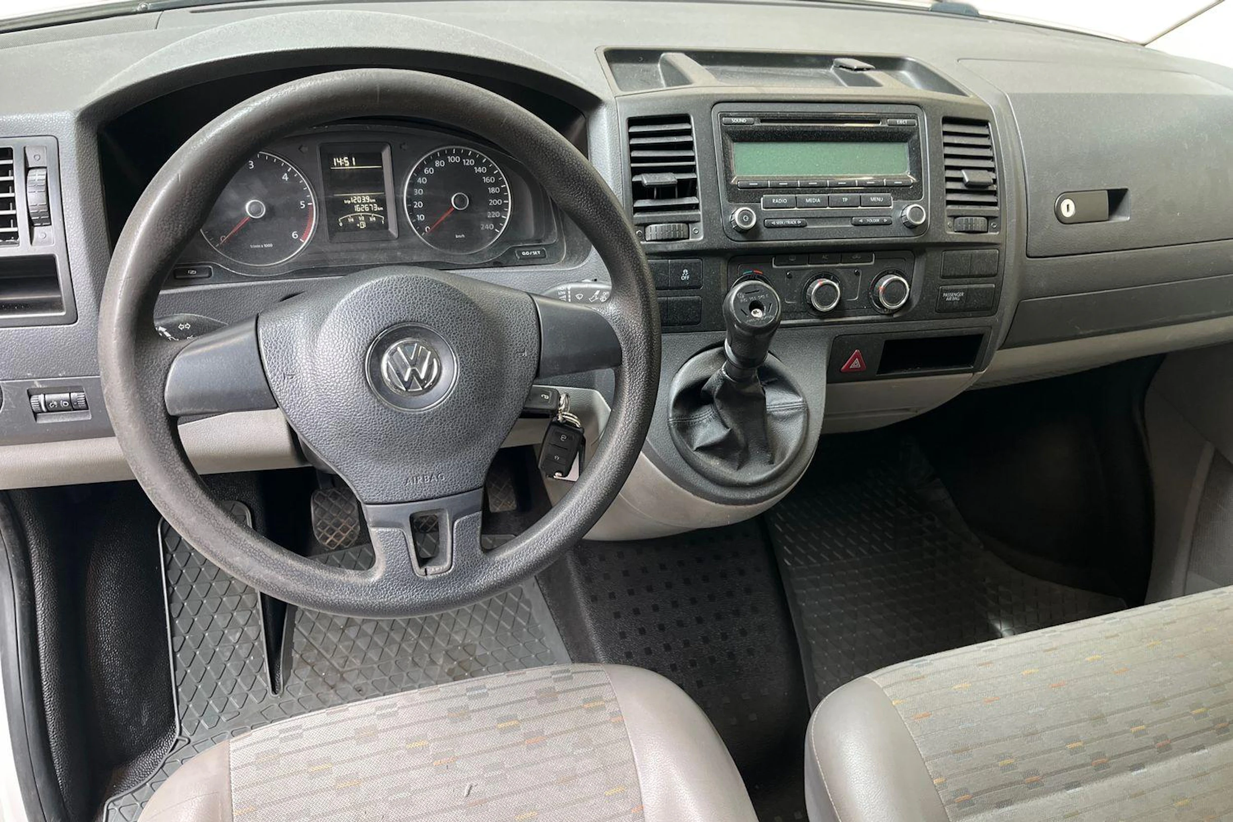valkoinen Volkswagen Transporter 2010 kuva 9.