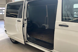 valkoinen Volkswagen Transporter 2010 kuva 13.