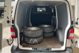 valkoinen Volkswagen Transporter 2010 kuva 16.