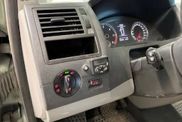 vihreä Volkswagen Transporter 2010 kuva 4.