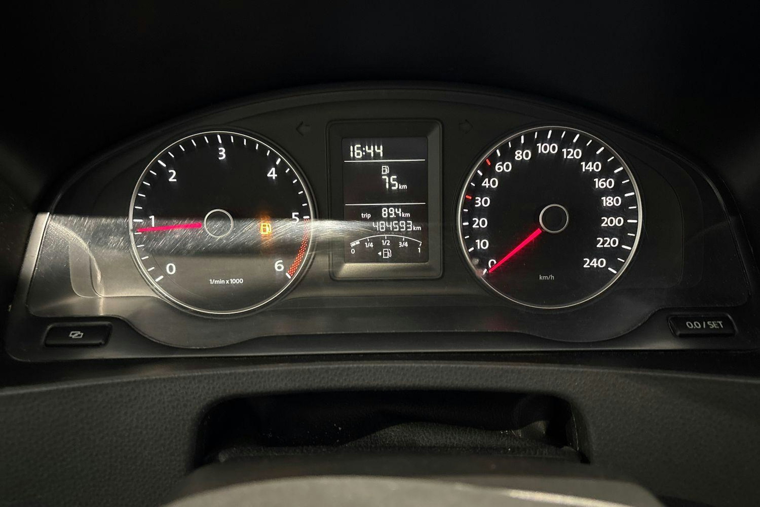 ruskea (beige) Volkswagen Transporter 2010 kuva 9.