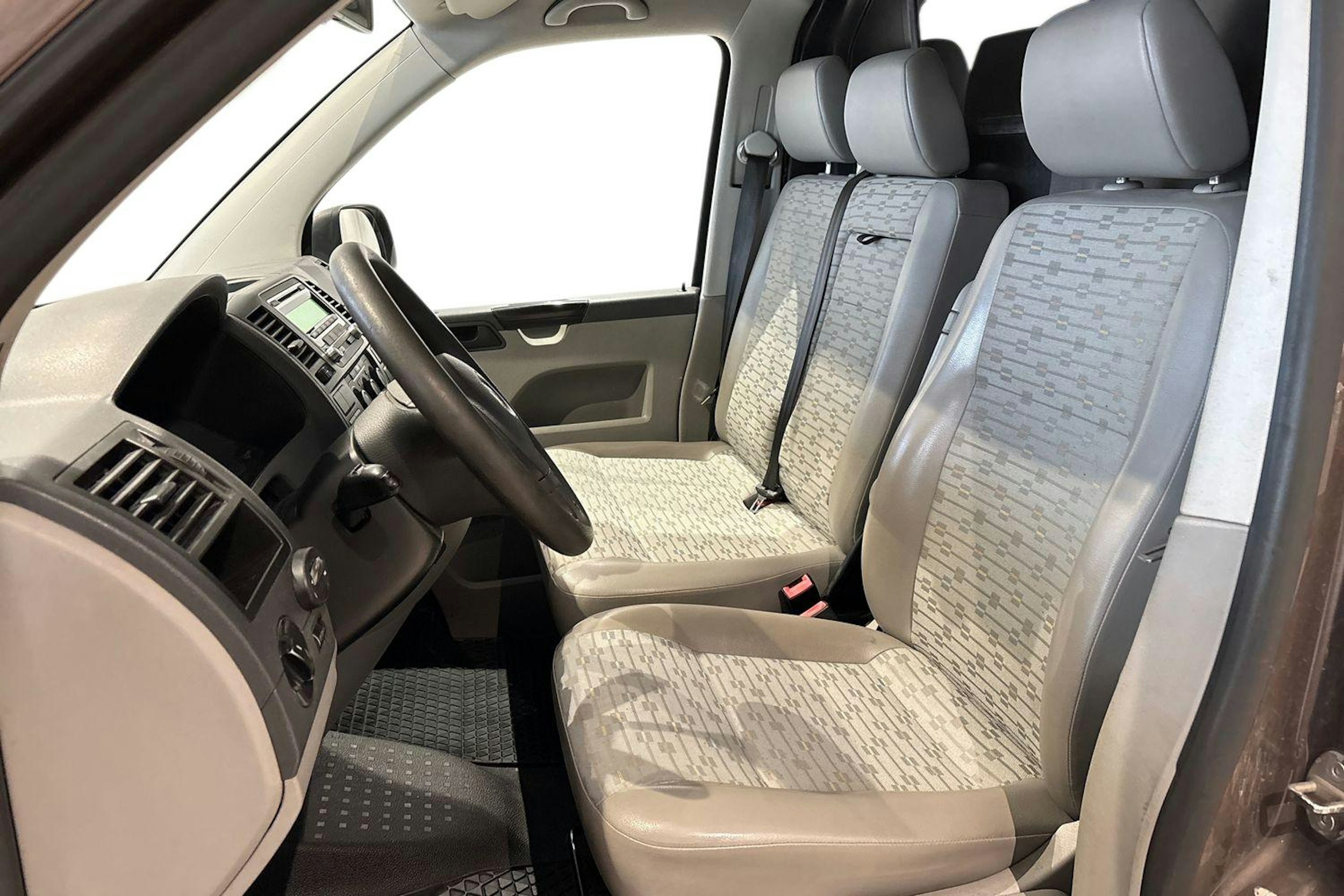 ruskea (beige) Volkswagen Transporter 2010 kuva 10.