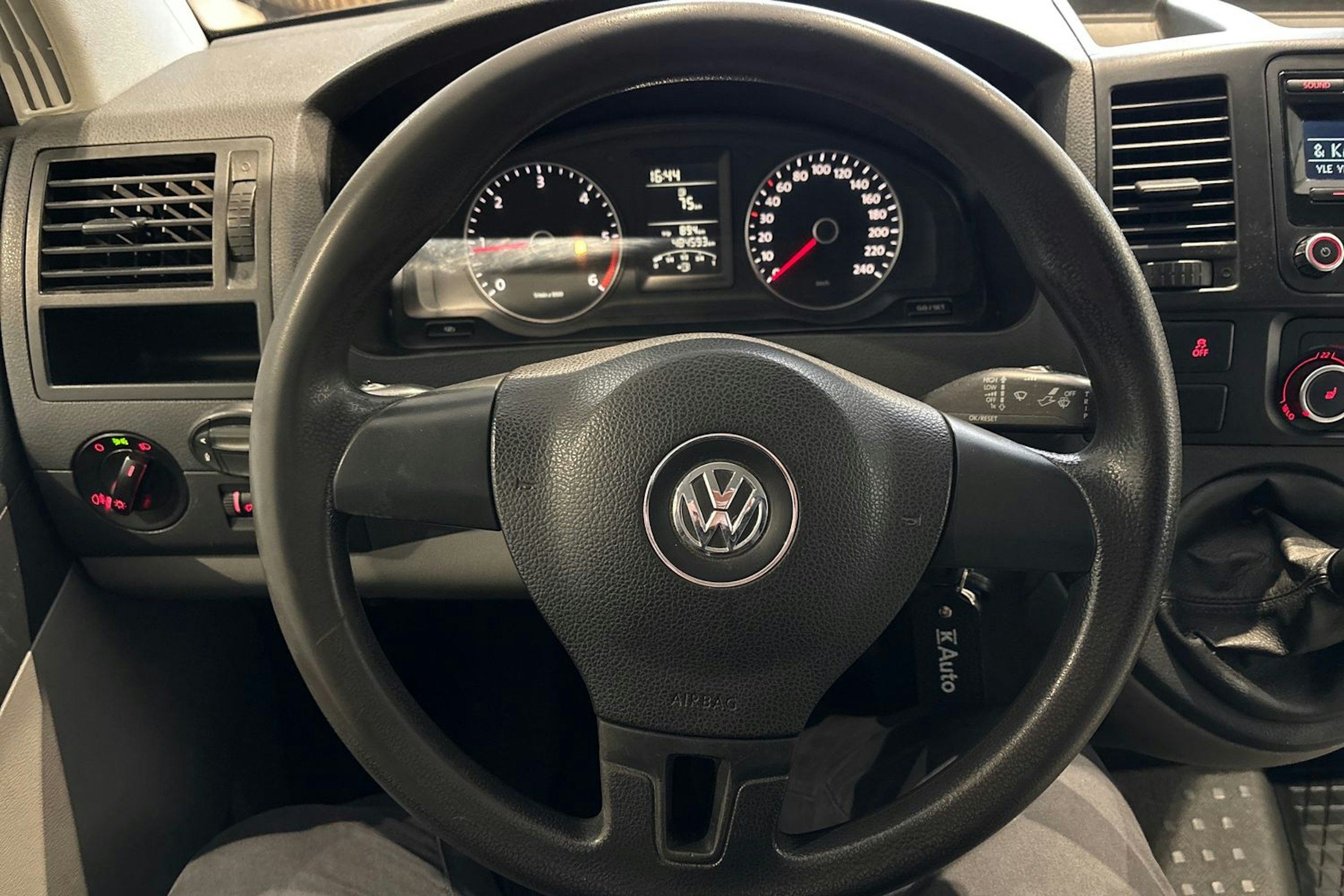 ruskea (beige) Volkswagen Transporter 2010 kuva 19.