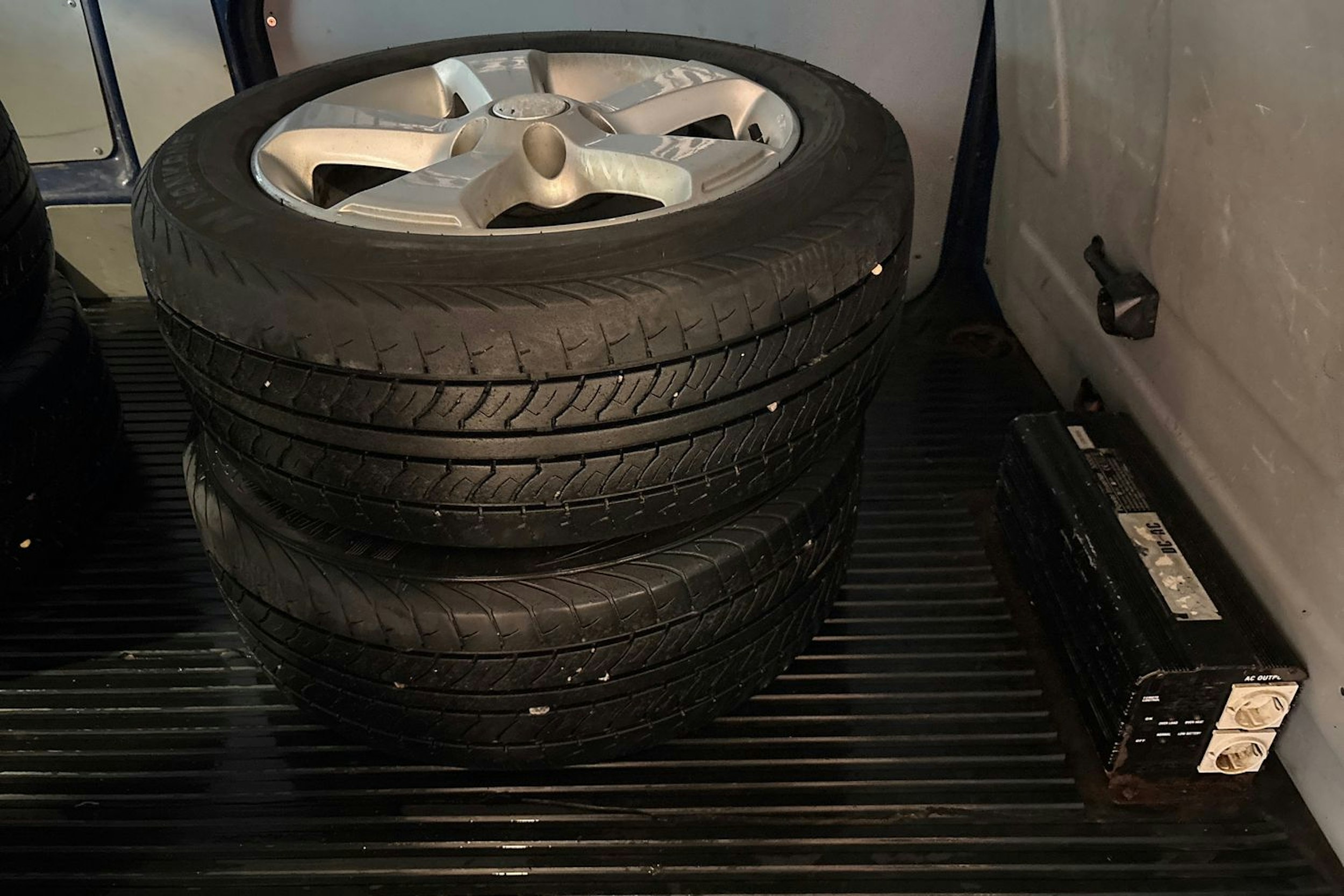 sininen Volkswagen Transporter 2010 kuva 15.