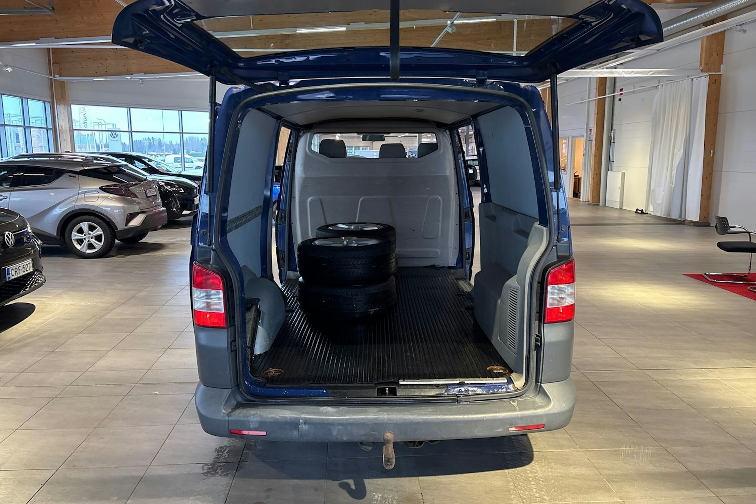 sininen Volkswagen Transporter 2010 kuva 16.