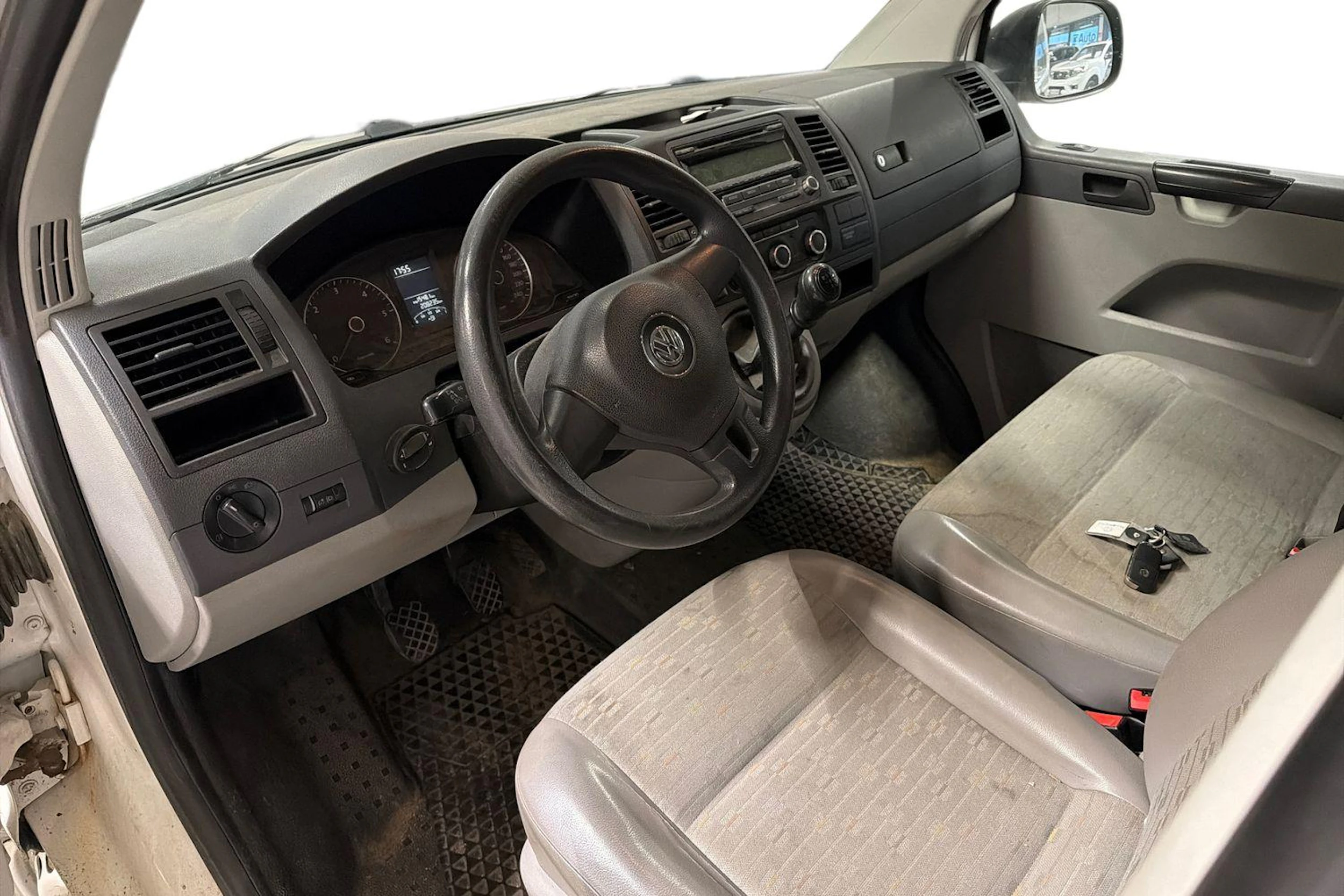 valkoinen Volkswagen Transporter 2010 kuva 3.