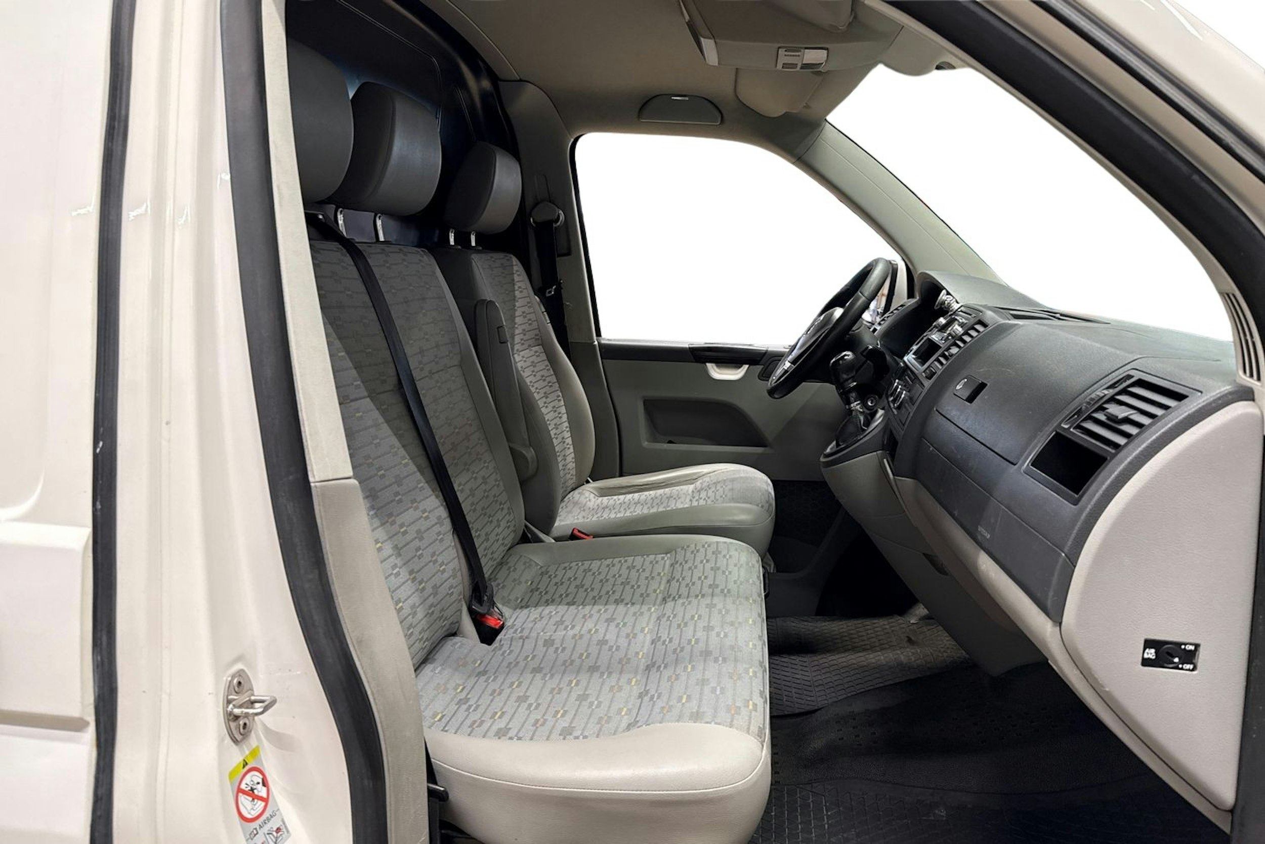 valkoinen Volkswagen Transporter 2010 kuva 10.