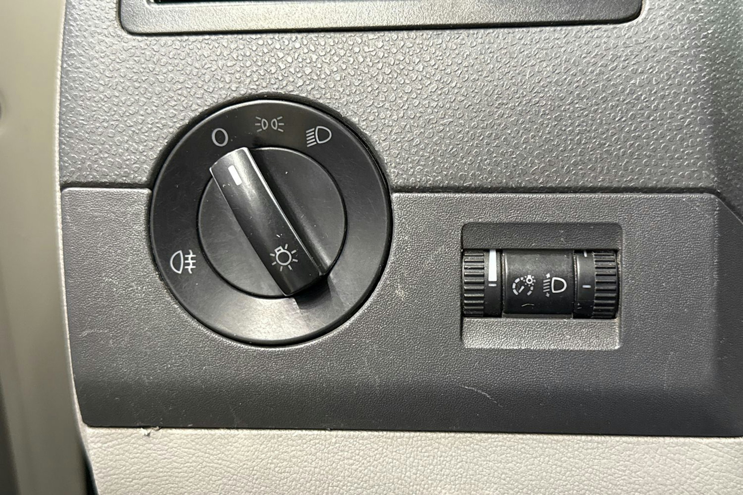 valkoinen Volkswagen Transporter 2010 kuva 14.