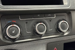 valkoinen Volkswagen Transporter 2010 kuva 18.
