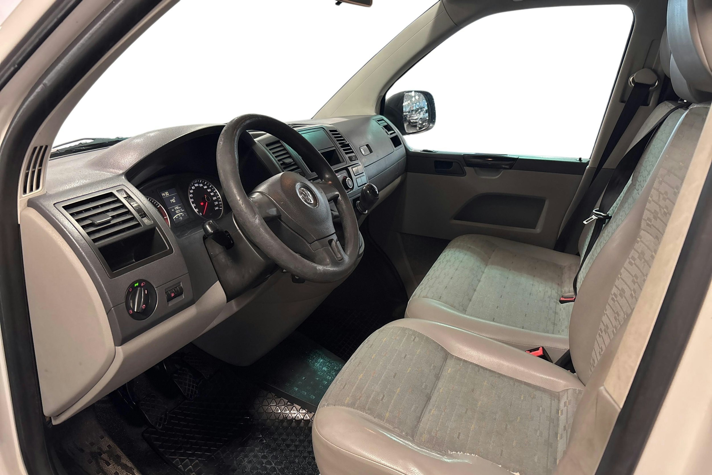 valkoinen Volkswagen Transporter 2011 kuva 8.