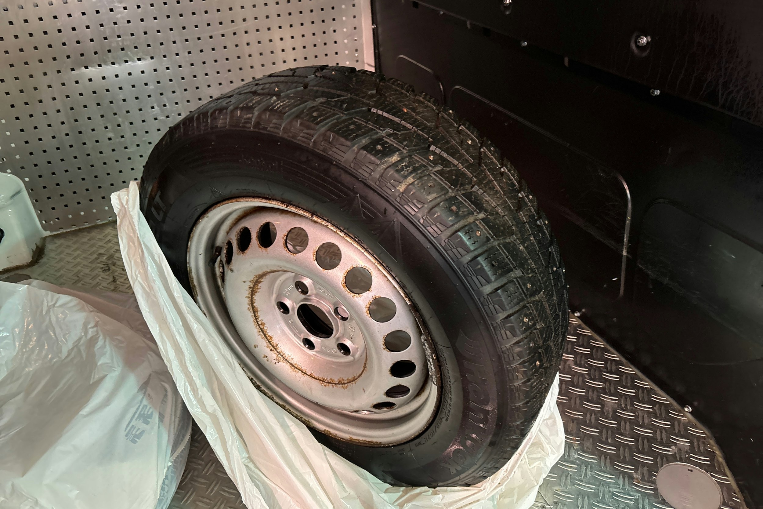 valkoinen Volkswagen Transporter 2011 kuva 15.