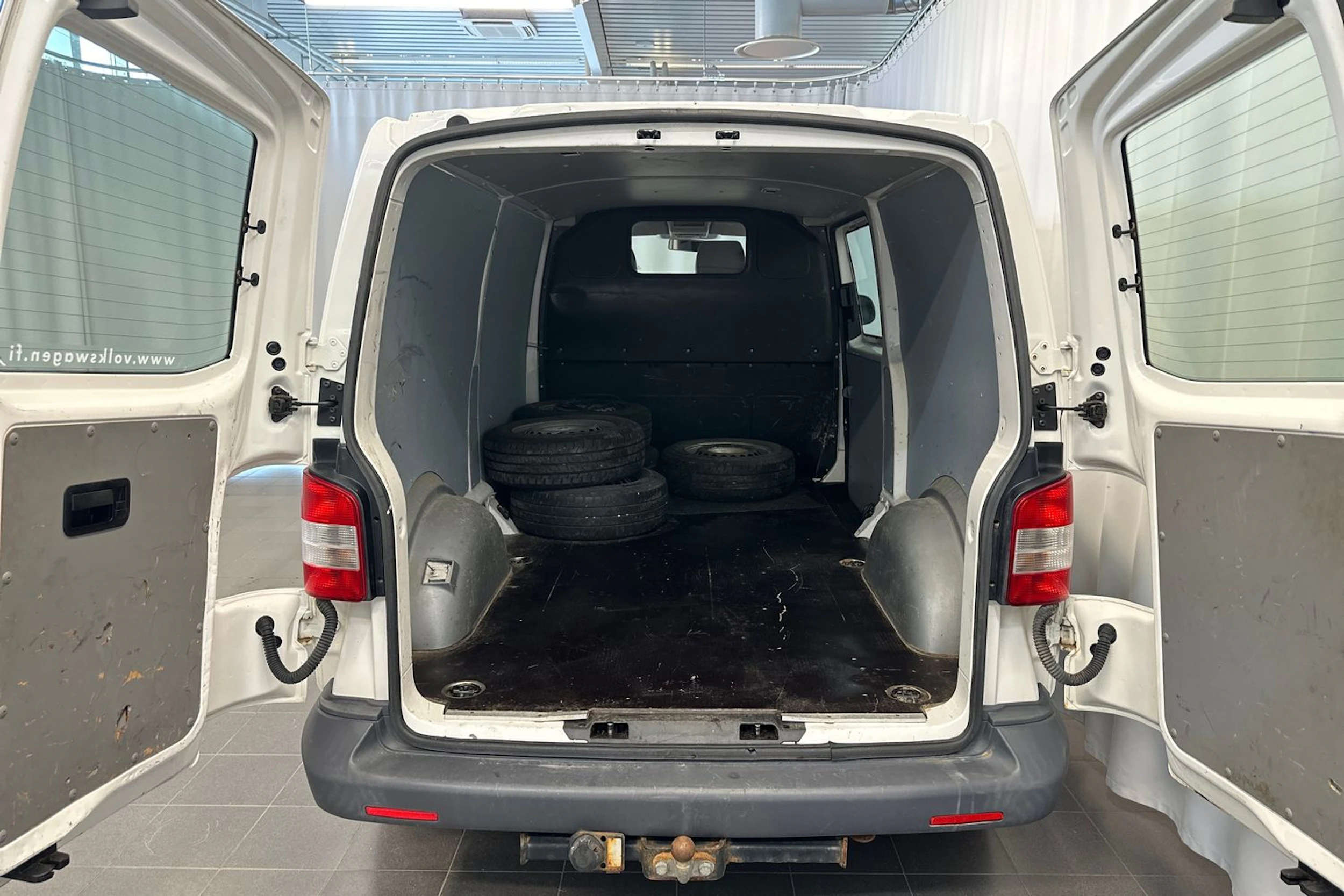valkoinen Volkswagen Transporter 2011 kuva 13.