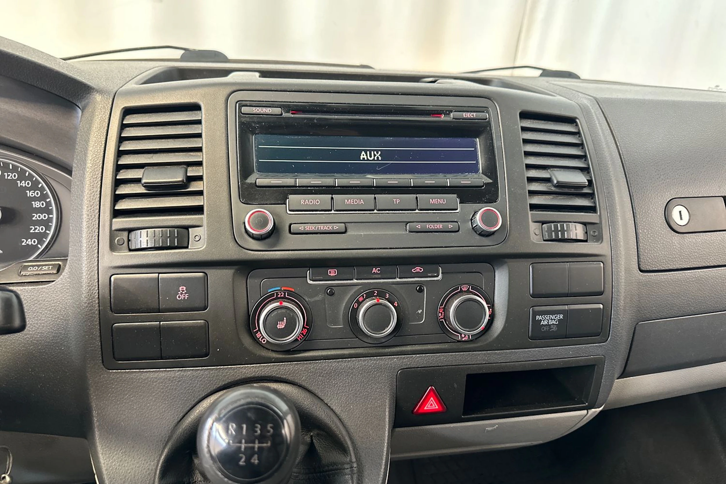 valkoinen Volkswagen Transporter 2011 kuva 17.