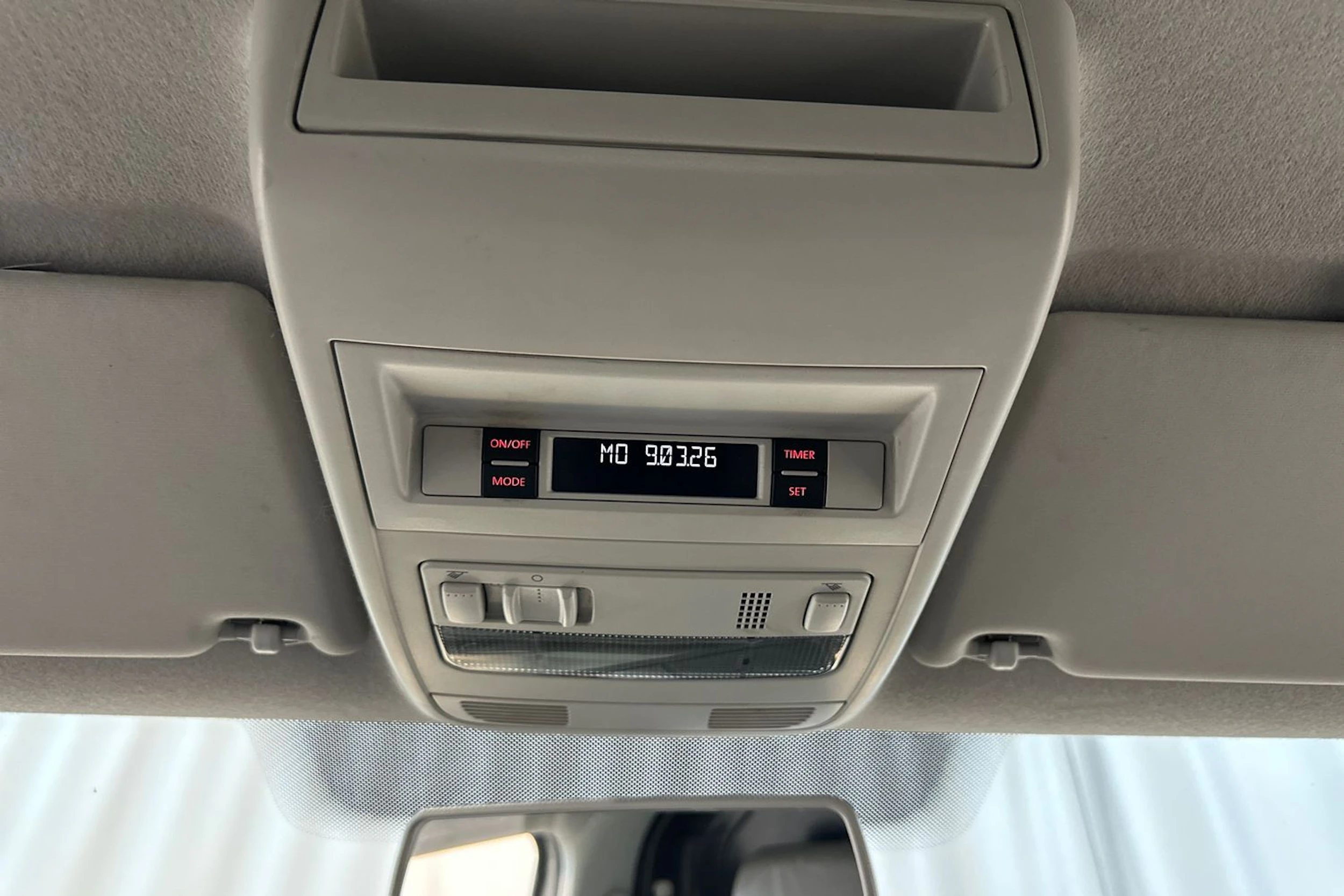 valkoinen Volkswagen Transporter 2011 kuva 18.