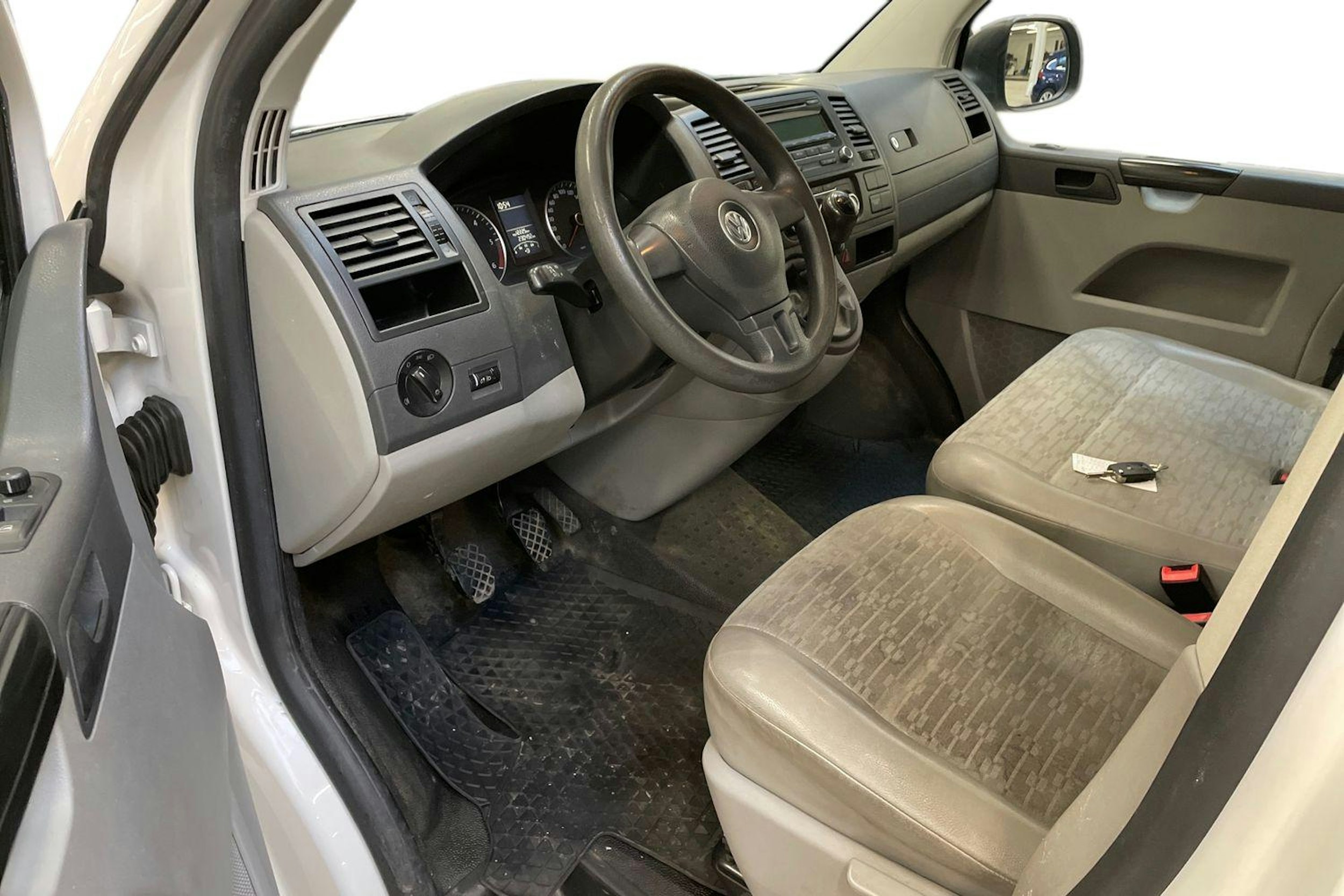 valkoinen Volkswagen Transporter 2011 kuva 6.