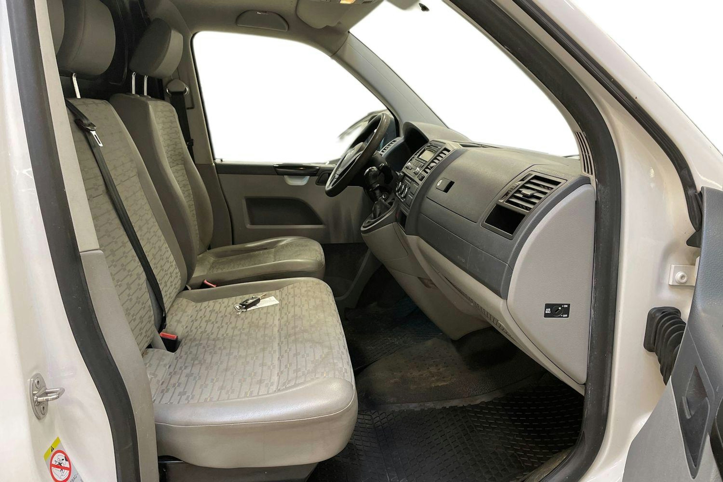 valkoinen Volkswagen Transporter 2011 kuva 8.