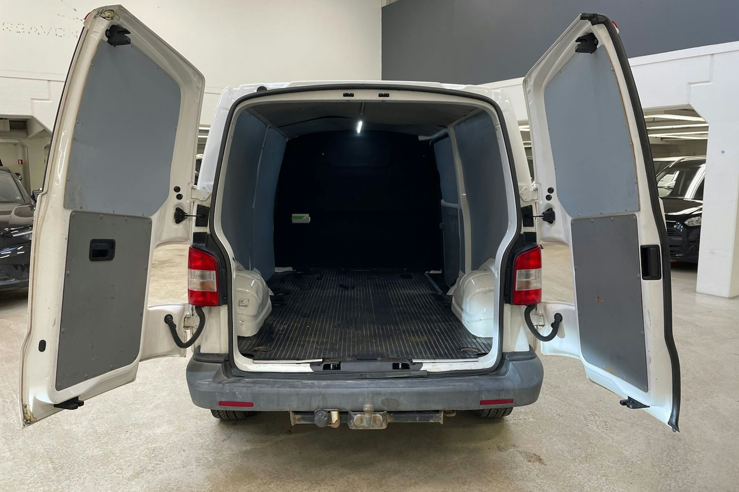 valkoinen Volkswagen Transporter 2011 kuva 17.