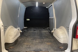 valkoinen Volkswagen Transporter 2011 kuva 18.