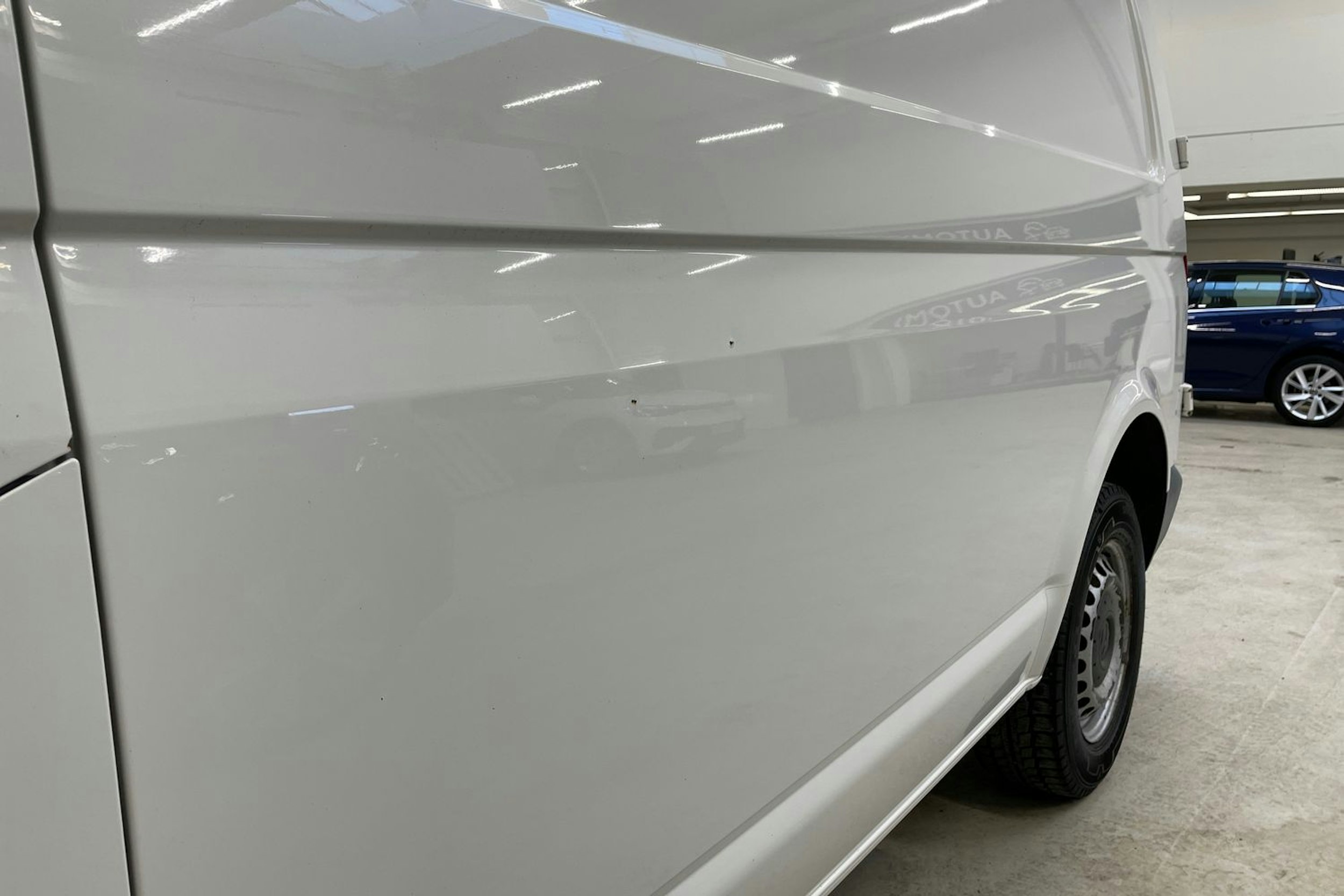 valkoinen Volkswagen Transporter 2011 kuva 25.