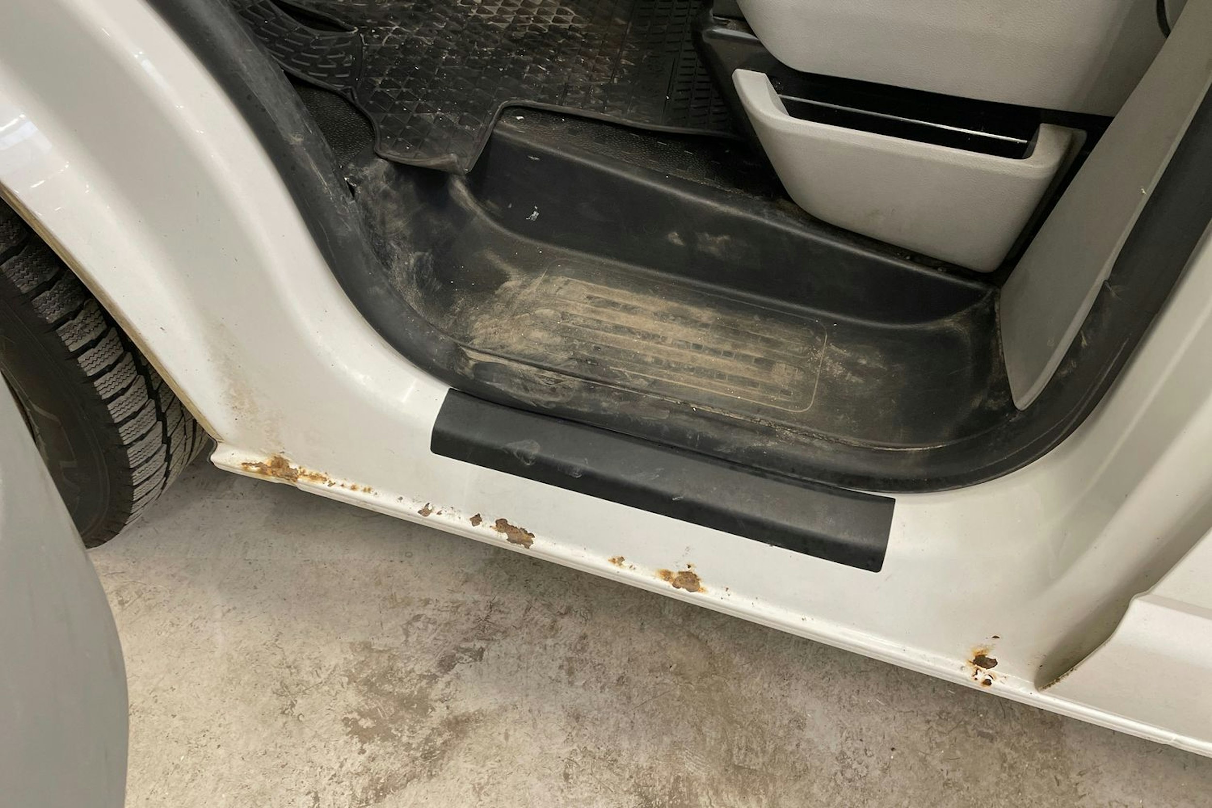 valkoinen Volkswagen Transporter 2011 kuva 28.