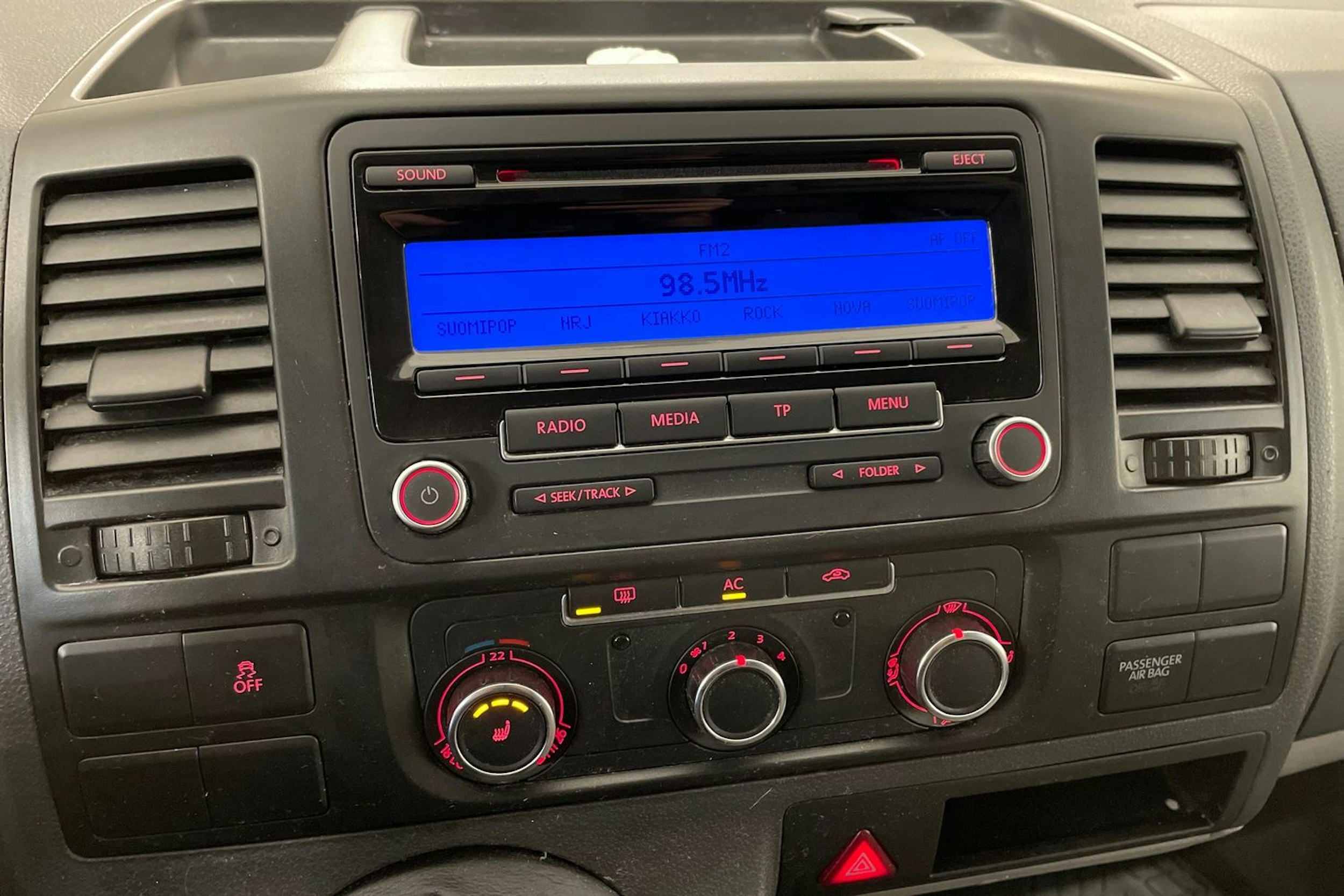 valkoinen Volkswagen Transporter 2011 kuva 32.