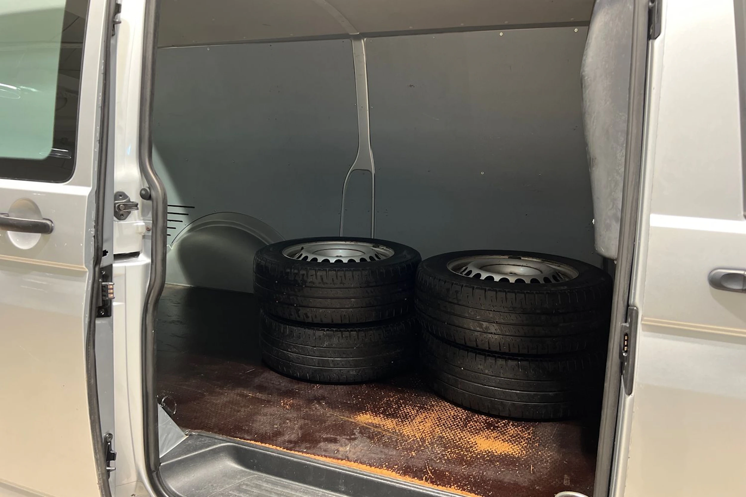 Harmaa Volkswagen TRANSPORTER 2011 kuva 12.