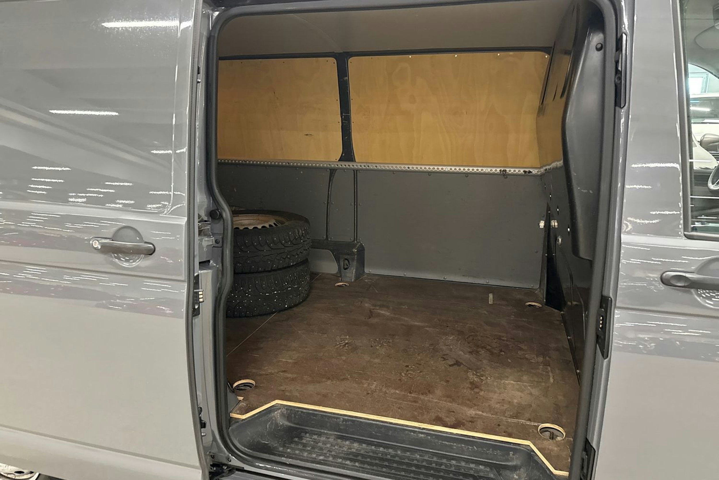 Harmaa Volkswagen TRANSPORTER 2011 kuva 12.