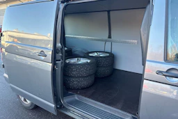harmaa Volkswagen Transporter 2011 kuva 5.