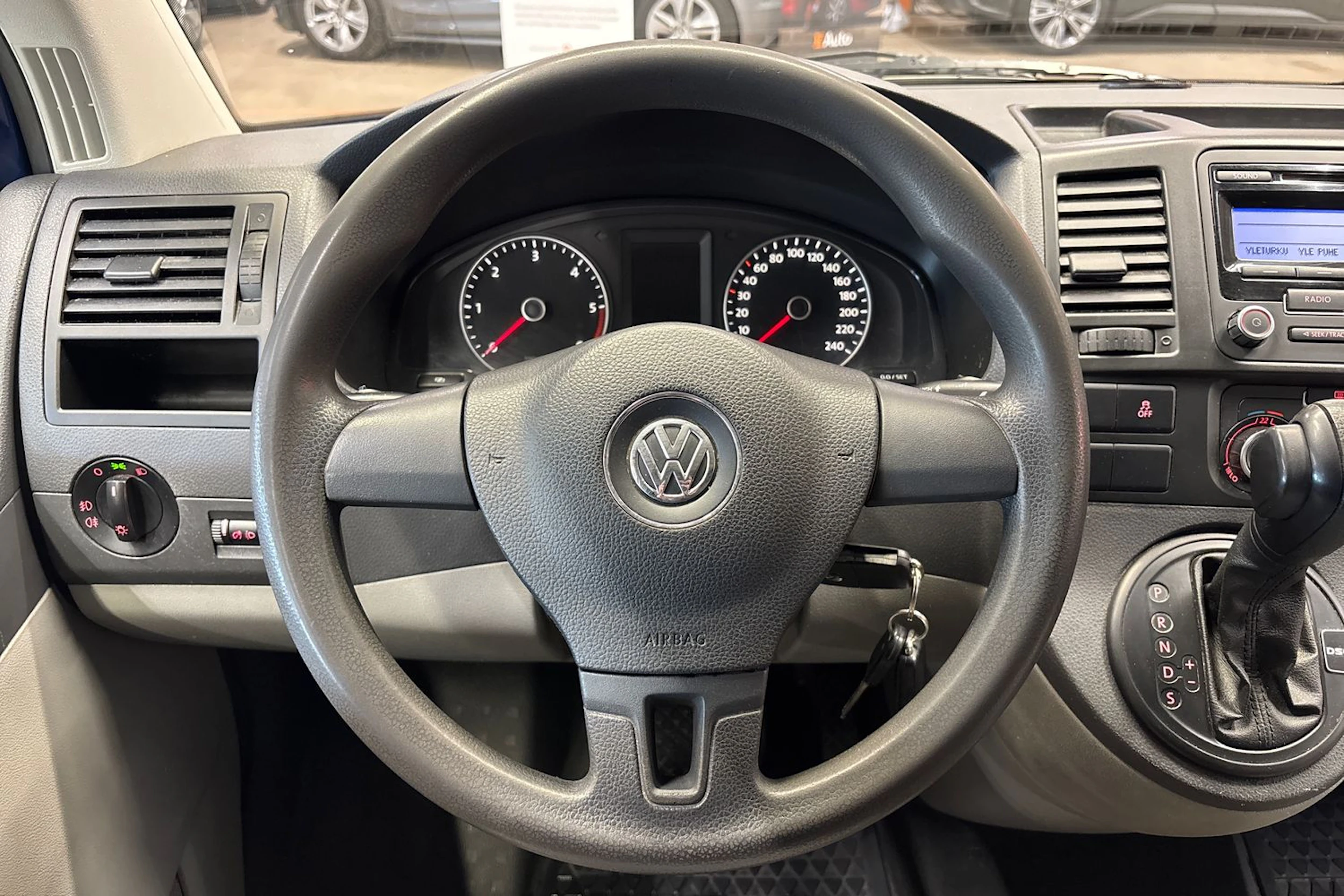 sininen Volkswagen Transporter 2011 kuva 13.