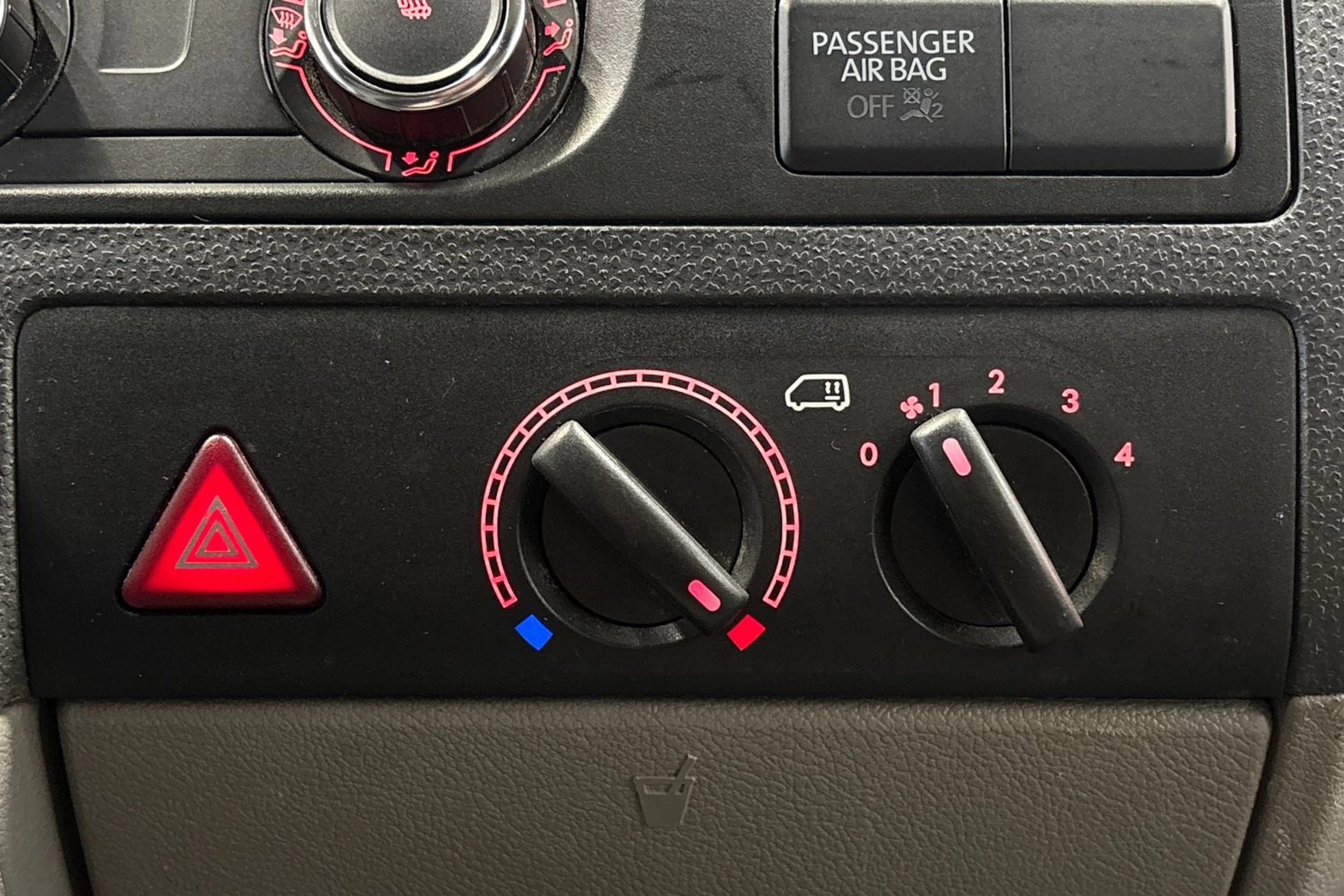 sininen Volkswagen Transporter 2011 kuva 17.