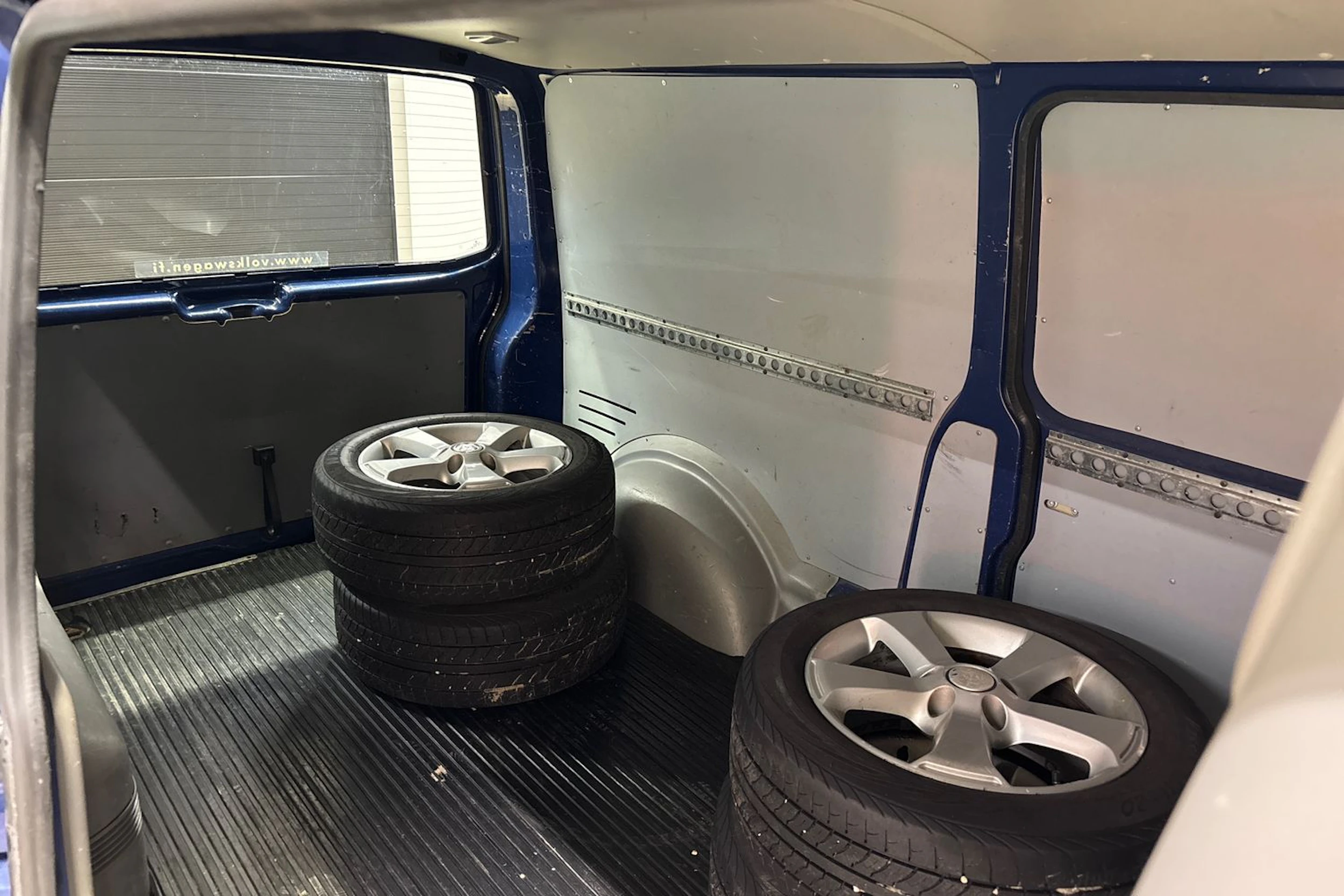 sininen Volkswagen Transporter 2011 kuva 19.