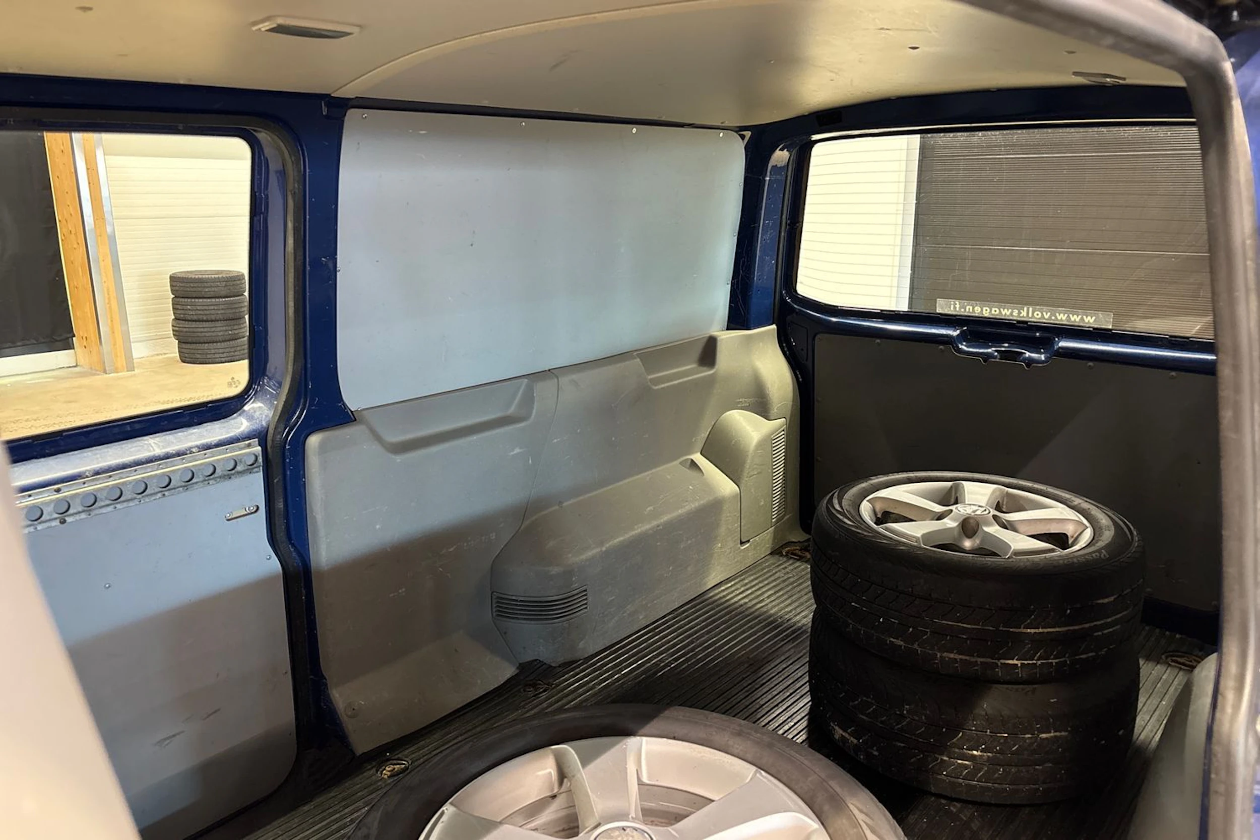 sininen Volkswagen Transporter 2011 kuva 21.