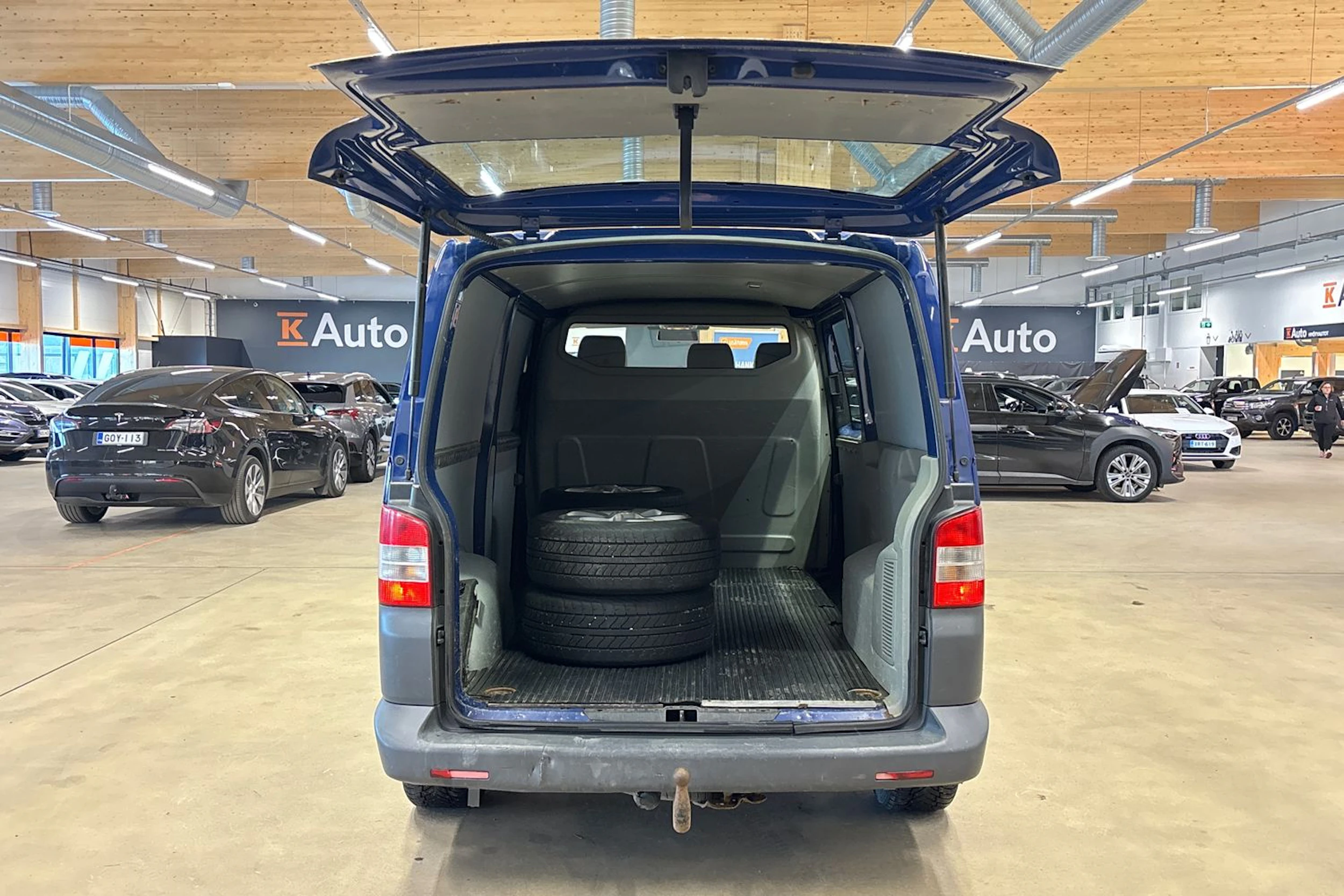 sininen Volkswagen Transporter 2011 kuva 24.