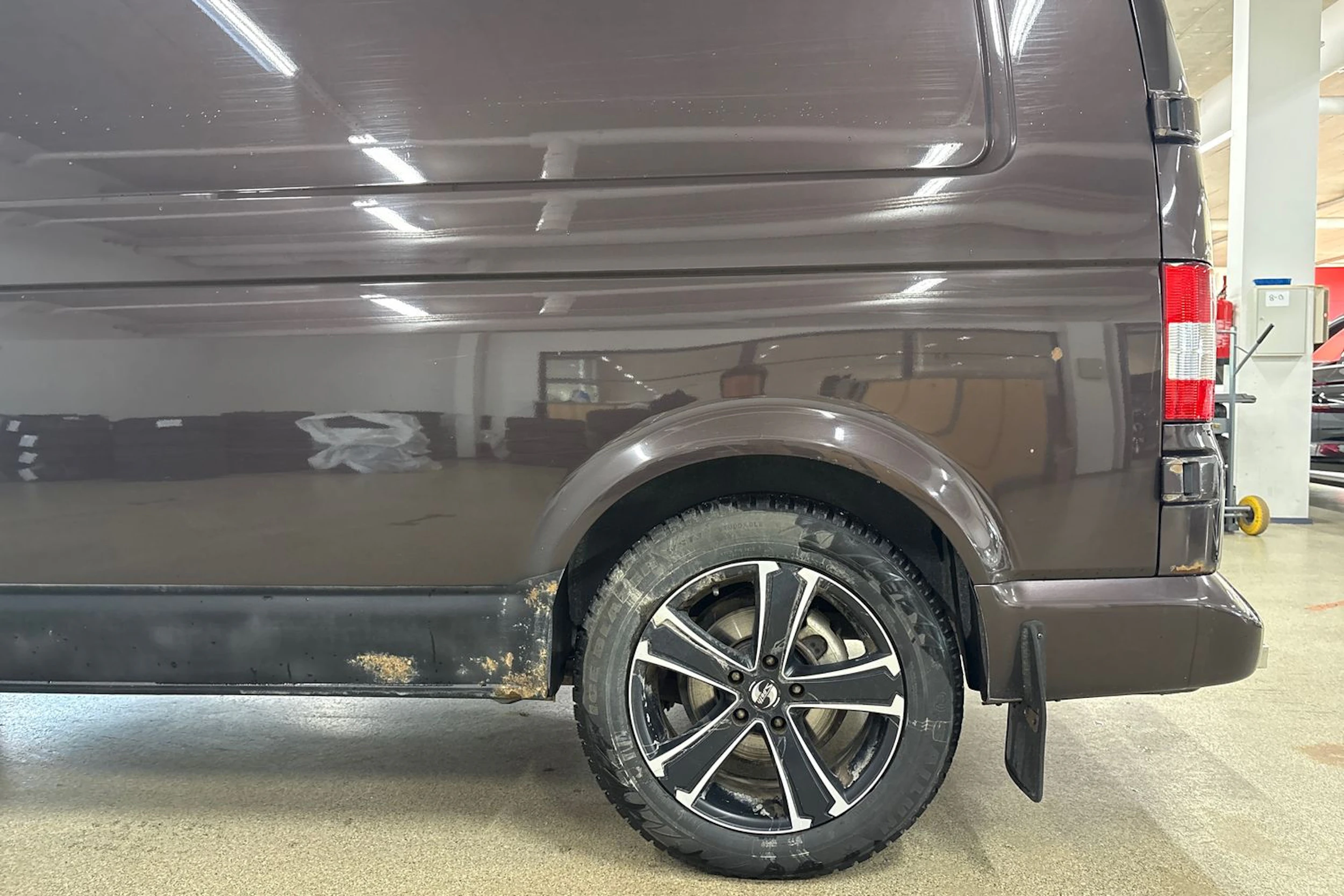 Ruskea (beige) Volkswagen TRANSPORTER 2011 kuva 27.