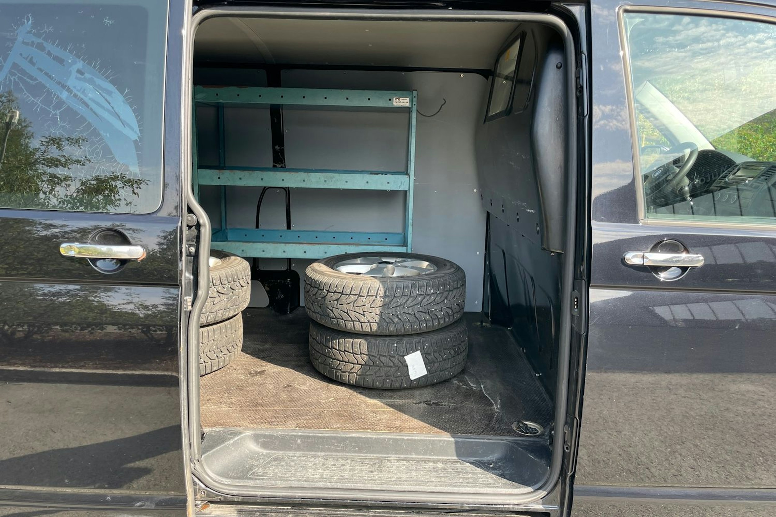 Musta Volkswagen TRANSPORTER 2011 kuva 15.