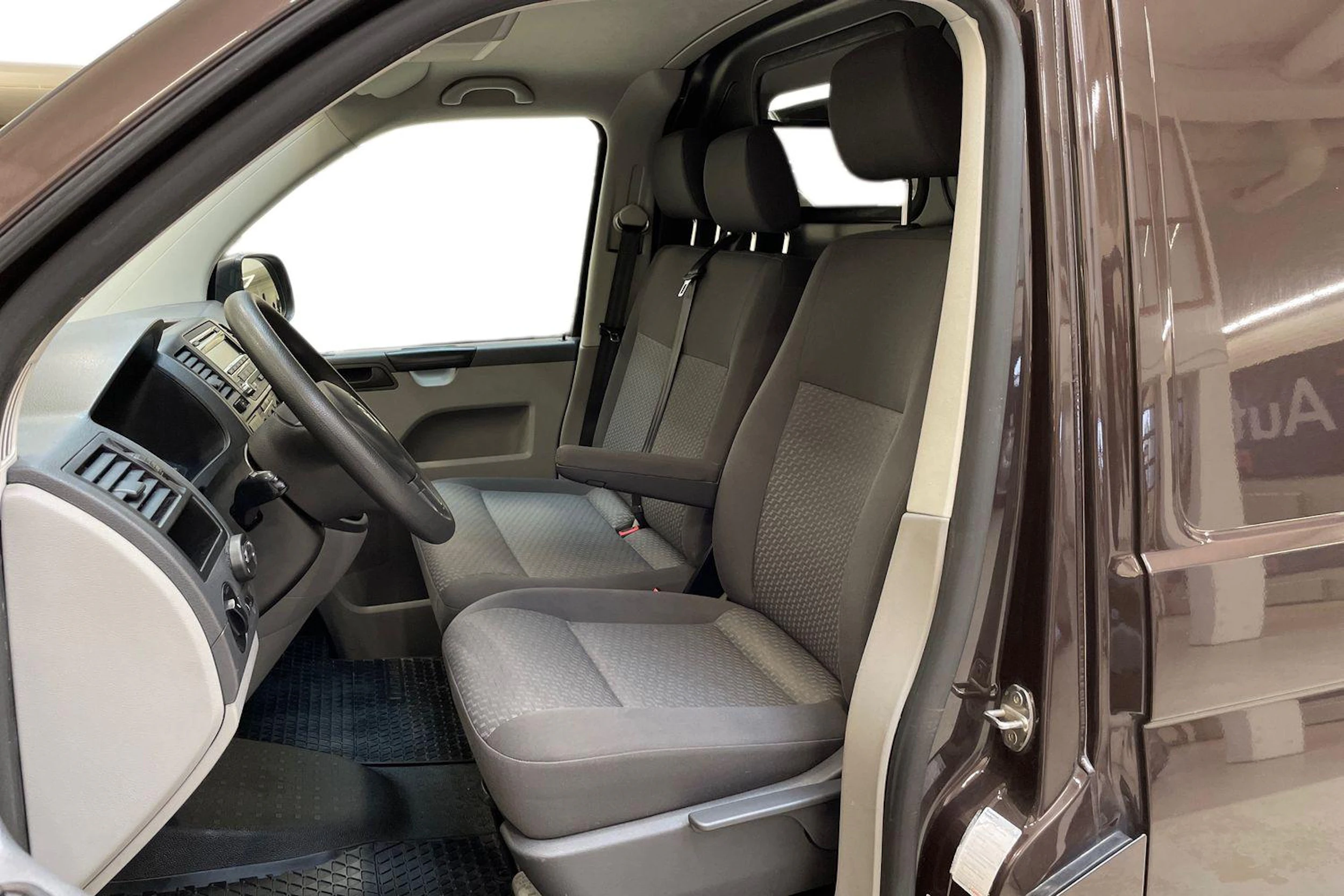 ruskea (beige) Volkswagen Transporter 2011 kuva 8.