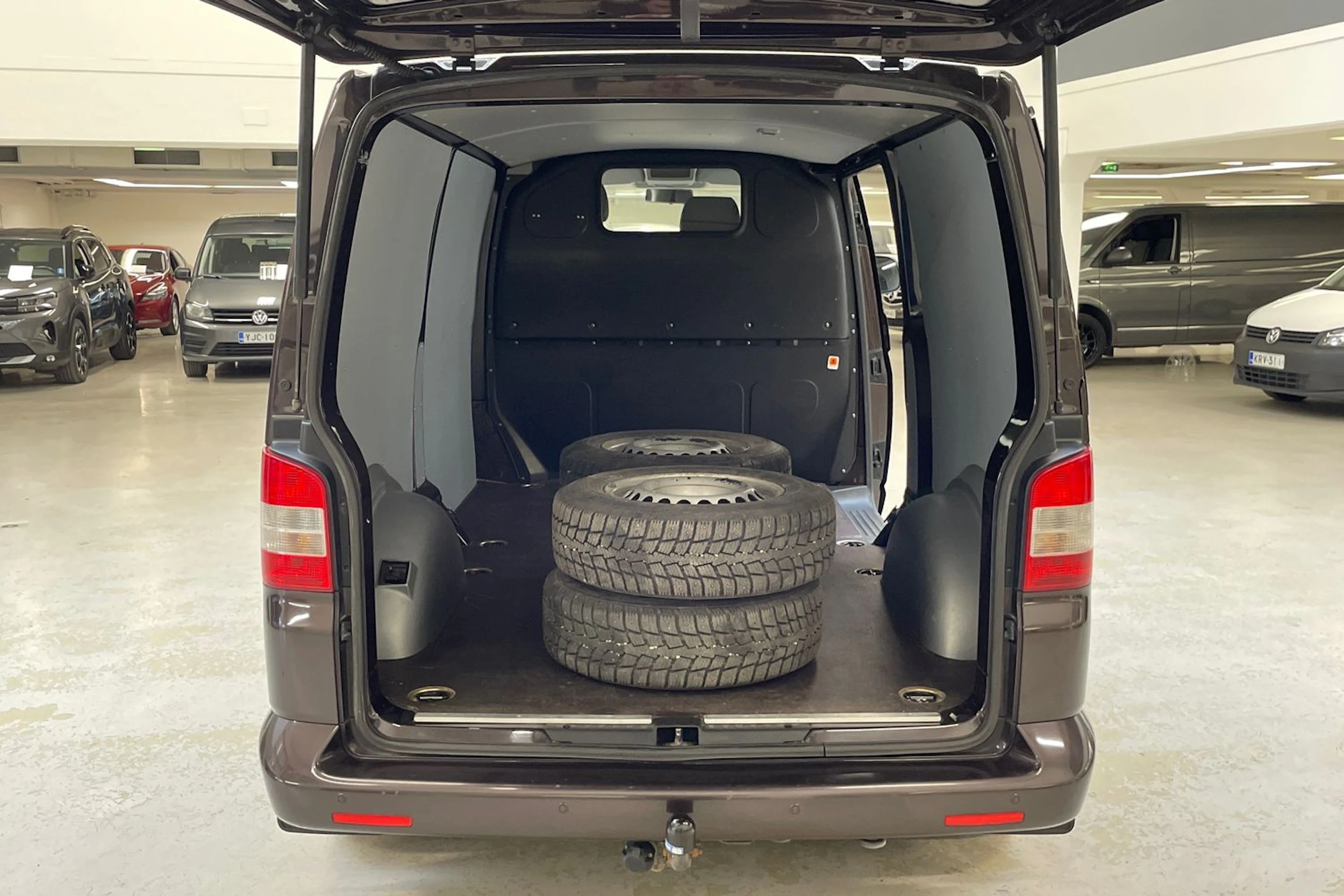 ruskea (beige) Volkswagen Transporter 2011 kuva 15.