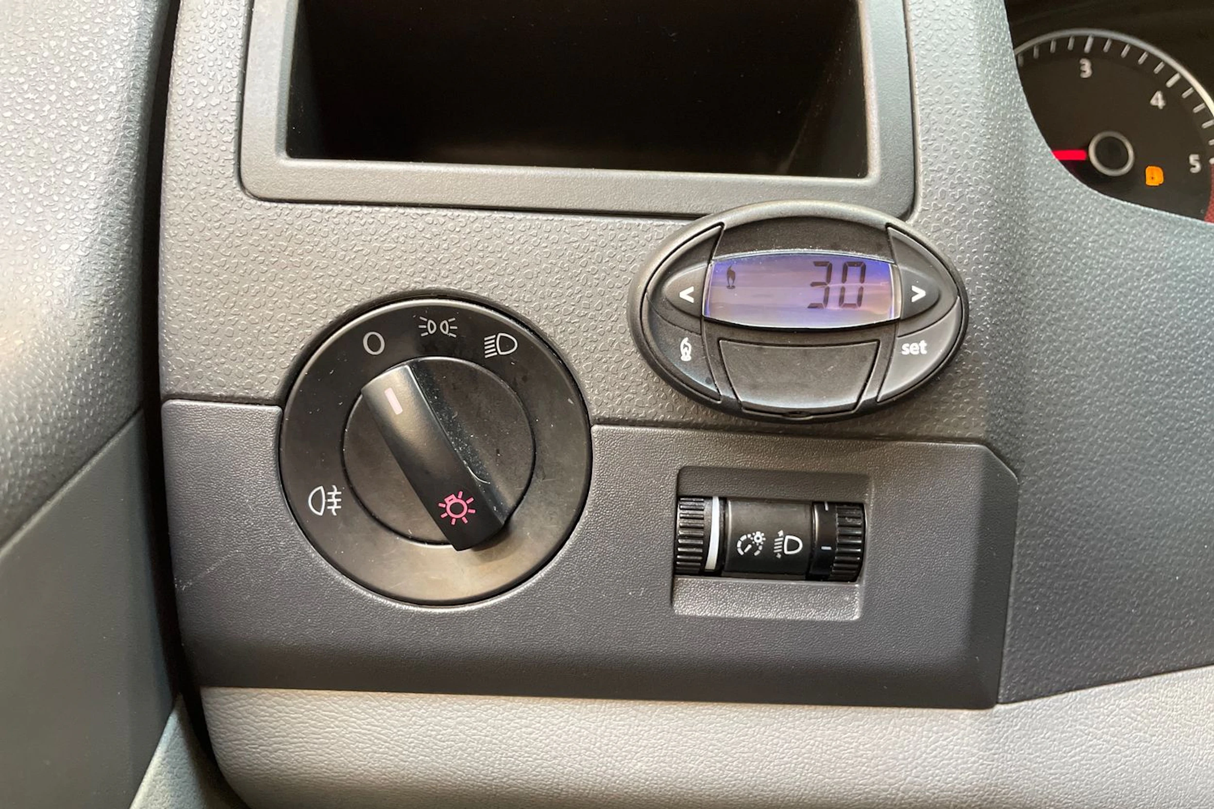 ruskea (beige) Volkswagen Transporter 2011 kuva 23.