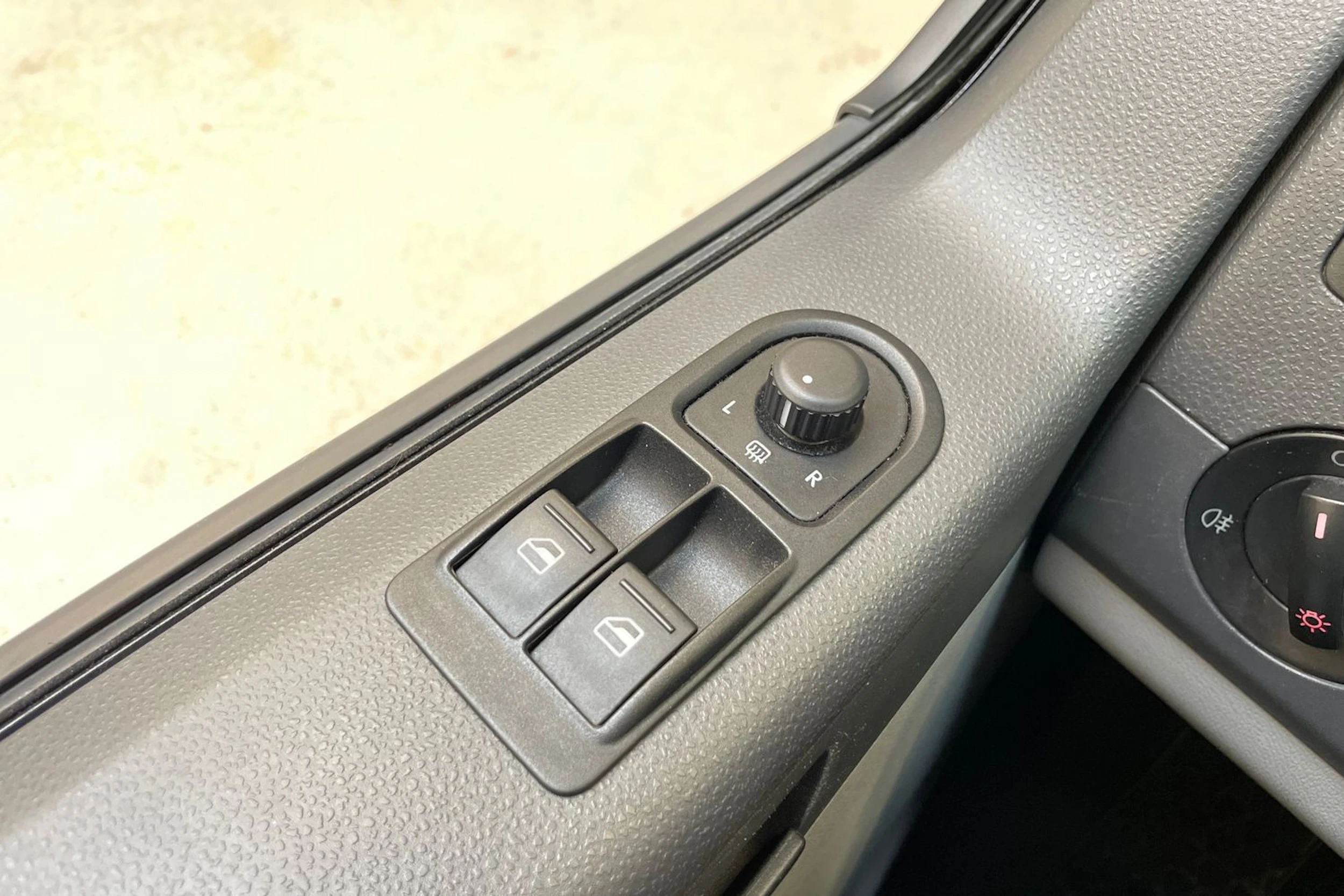 ruskea (beige) Volkswagen Transporter 2011 kuva 24.