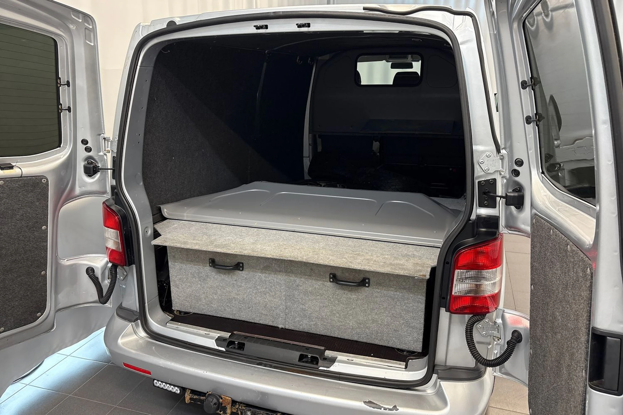 harmaa Volkswagen Transporter 2011 kuva 15.
