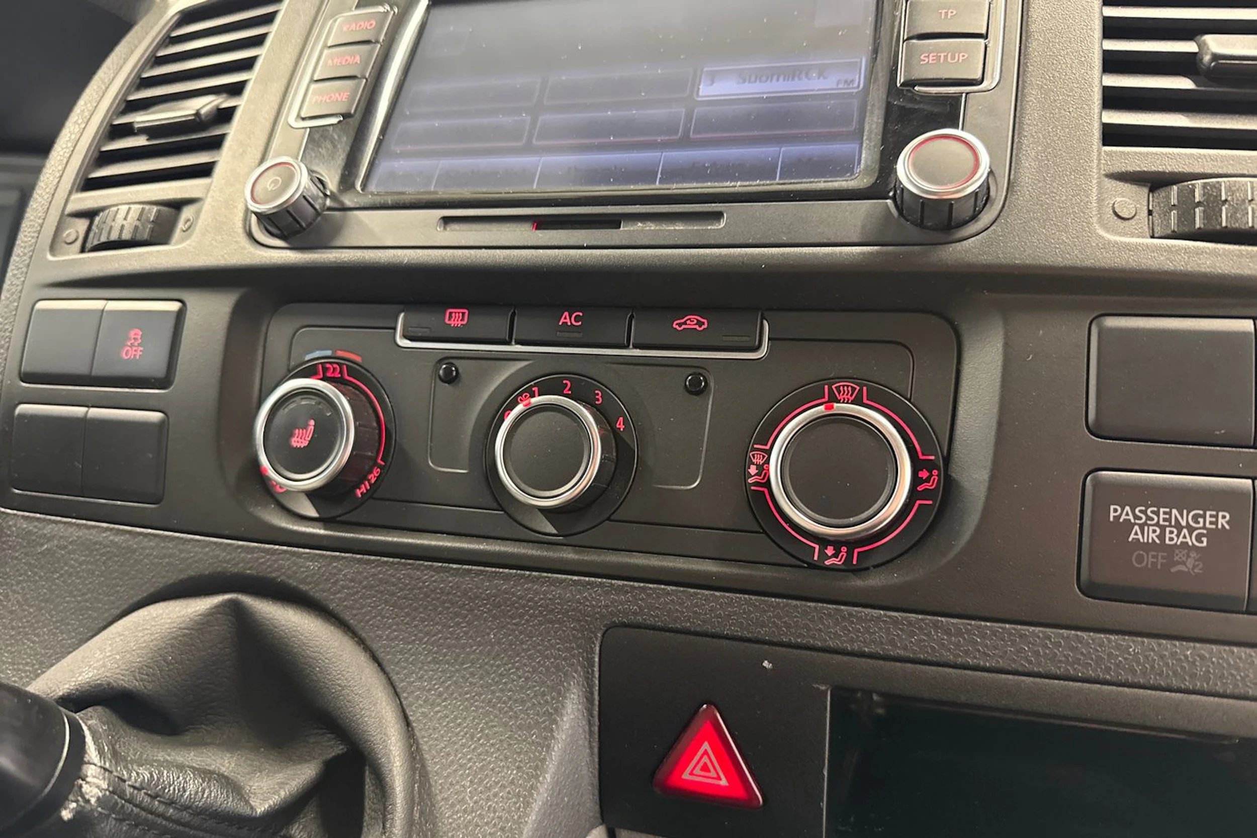 musta Volkswagen Transporter 2012 kuva 18.