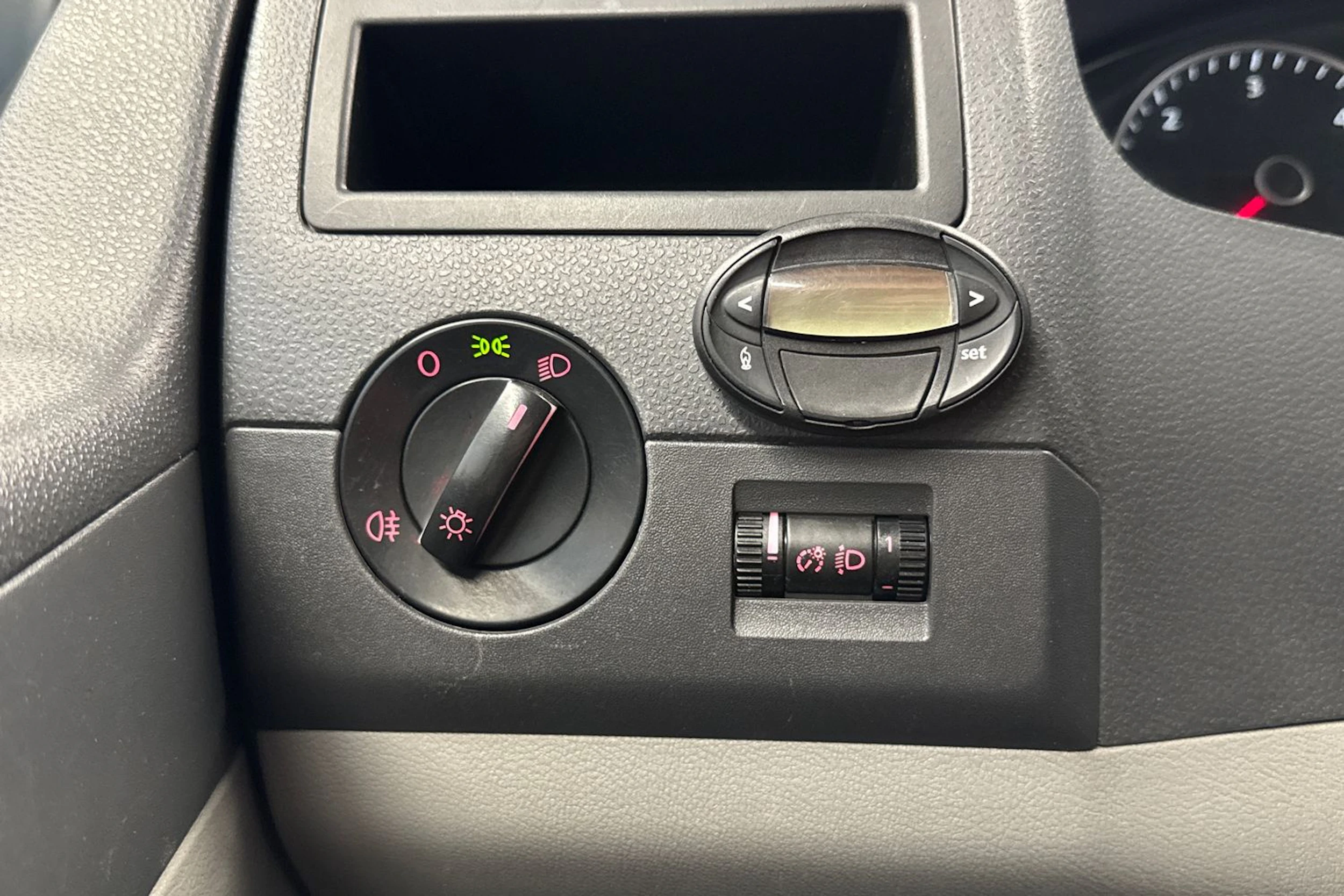 musta Volkswagen Transporter 2012 kuva 19.