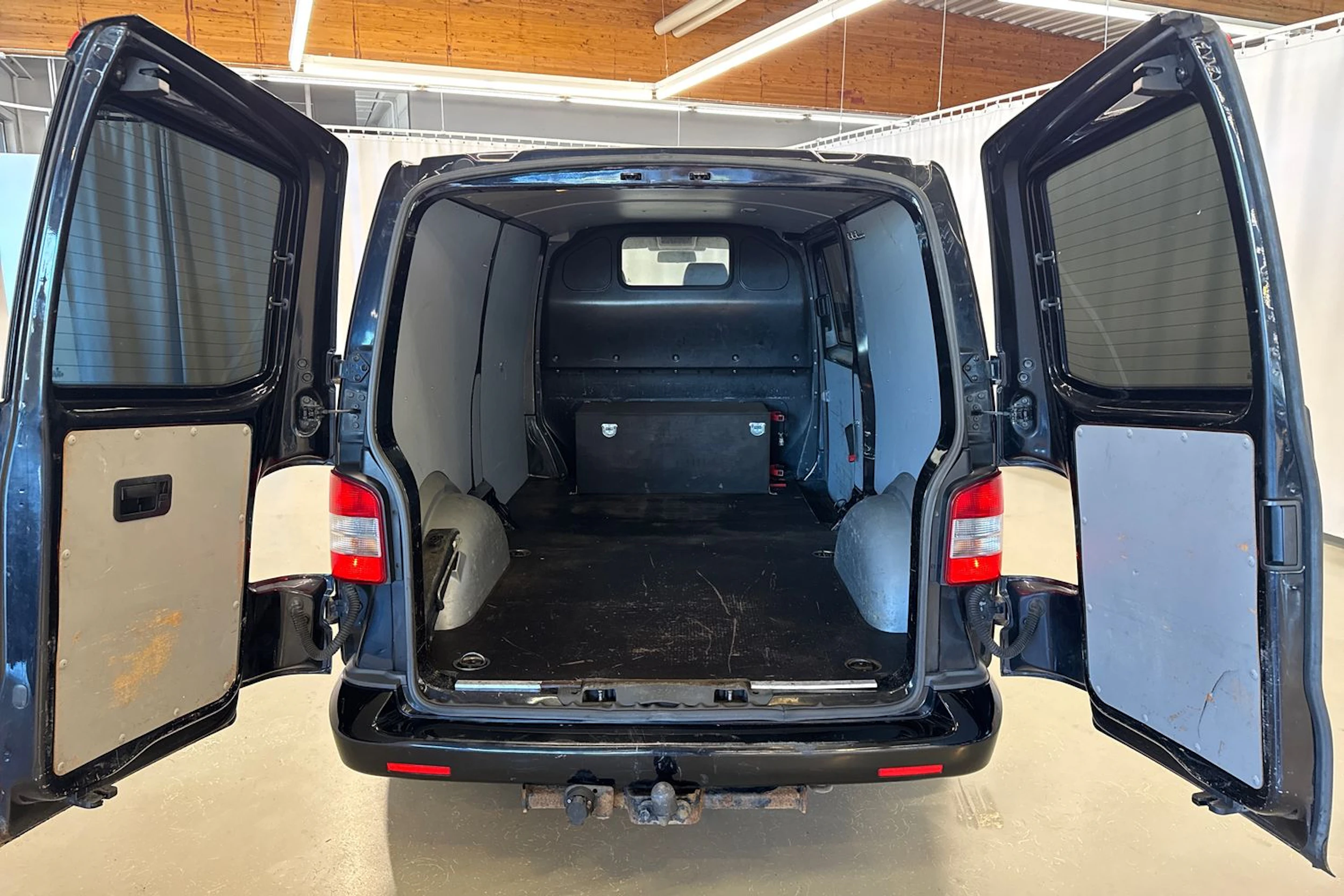musta Volkswagen Transporter 2012 kuva 21.