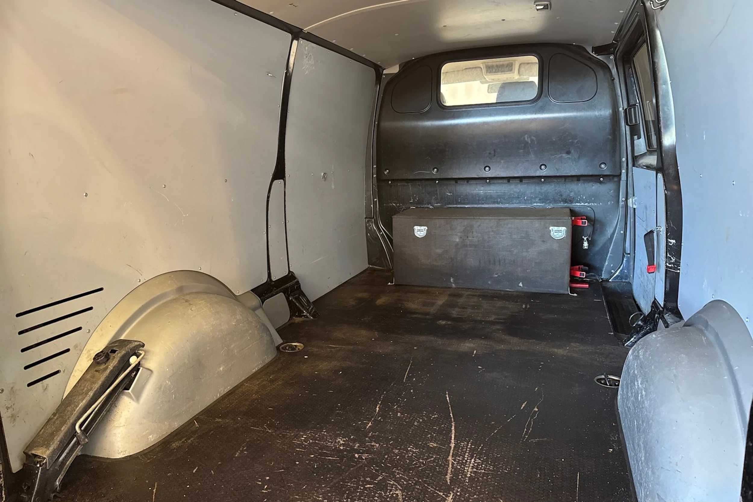 musta Volkswagen Transporter 2012 kuva 22.