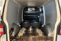 valkoinen Volkswagen Transporter 2012 kuva 4.