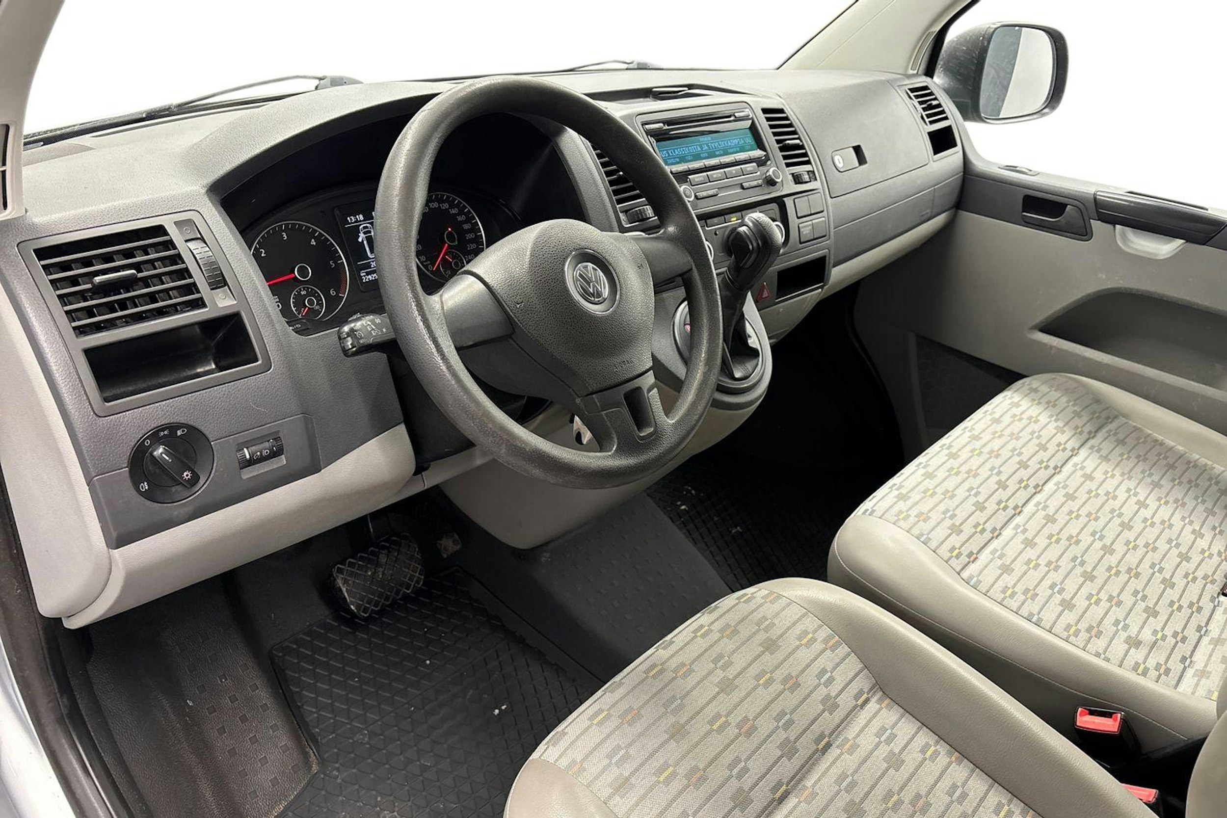 harmaa Volkswagen Transporter 2012 kuva 7.