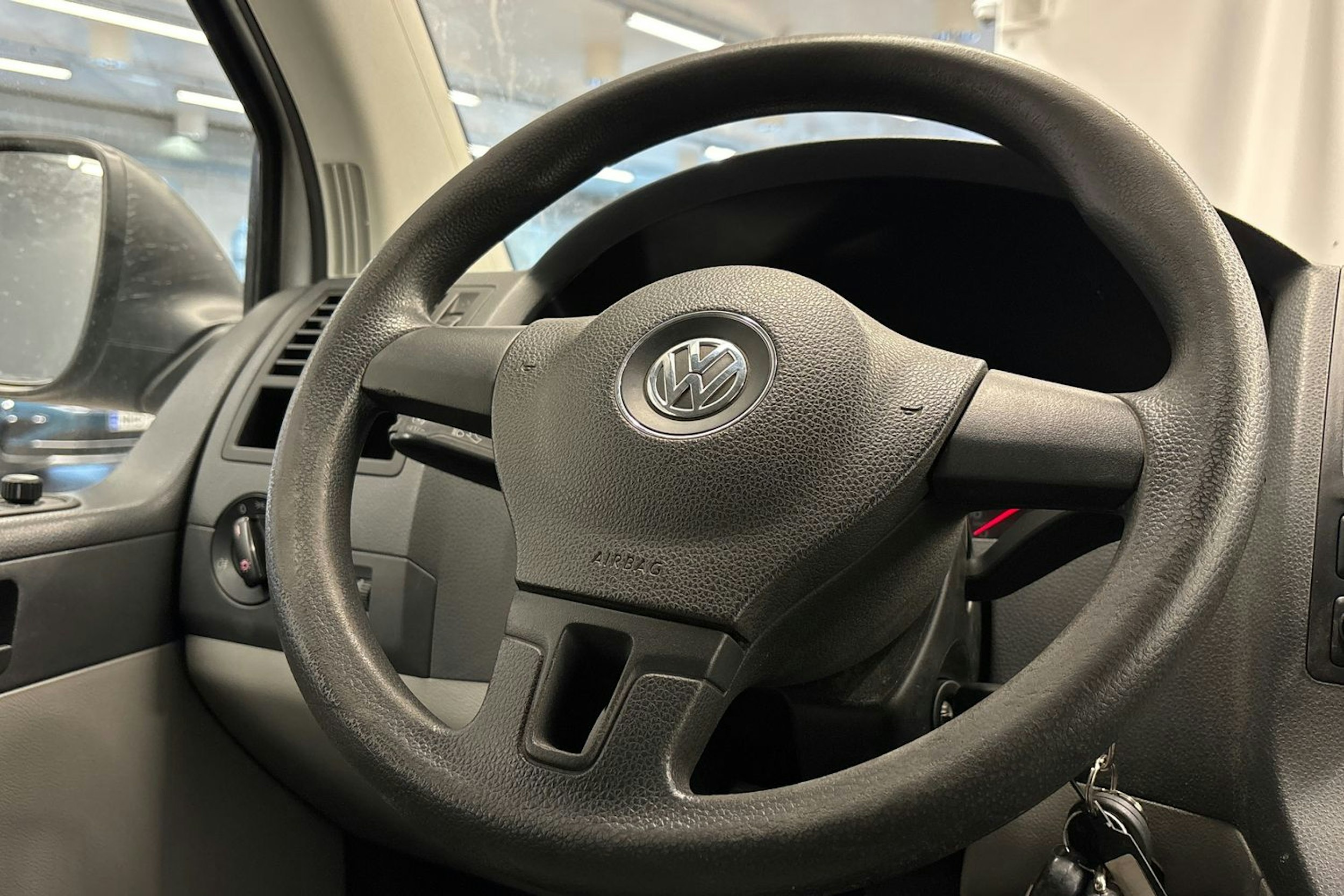 harmaa Volkswagen Transporter 2012 kuva 14.