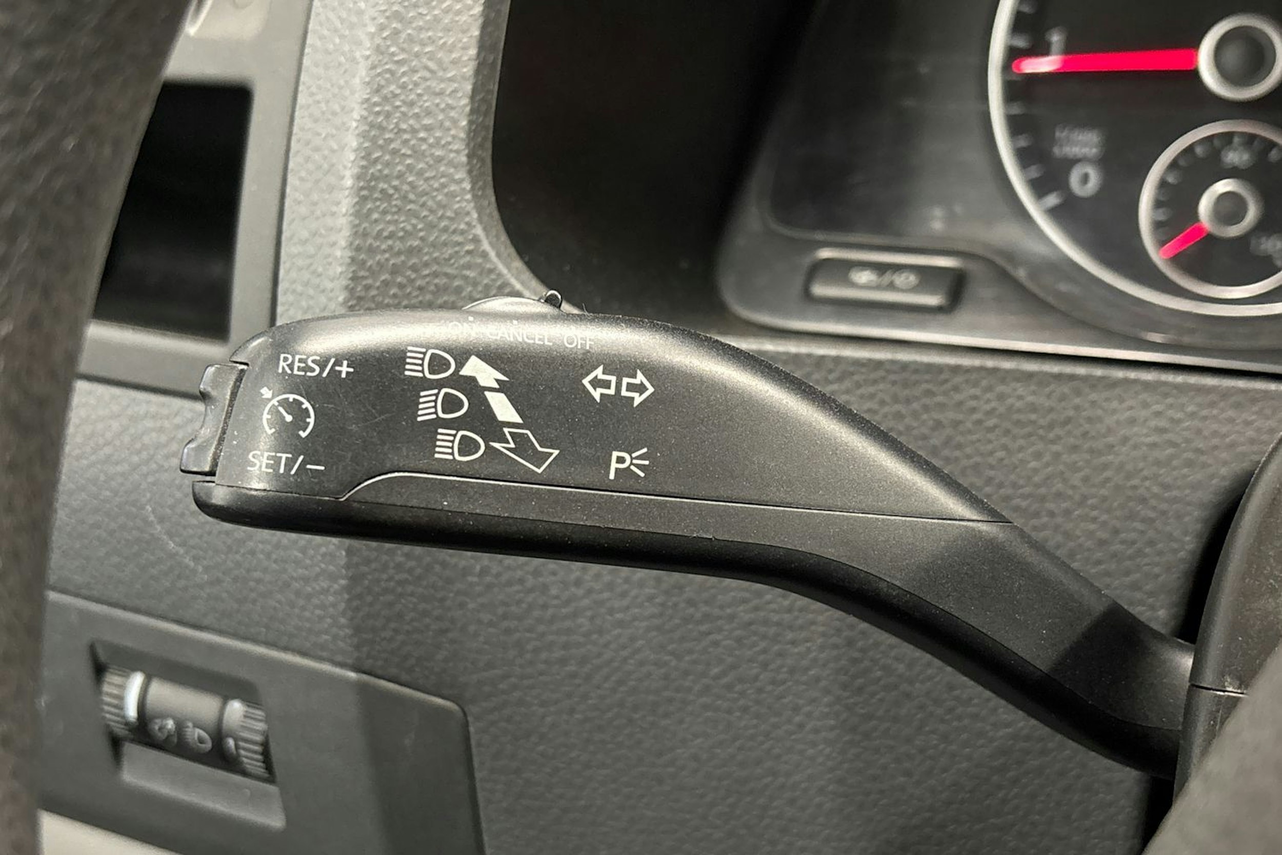 harmaa Volkswagen Transporter 2012 kuva 15.